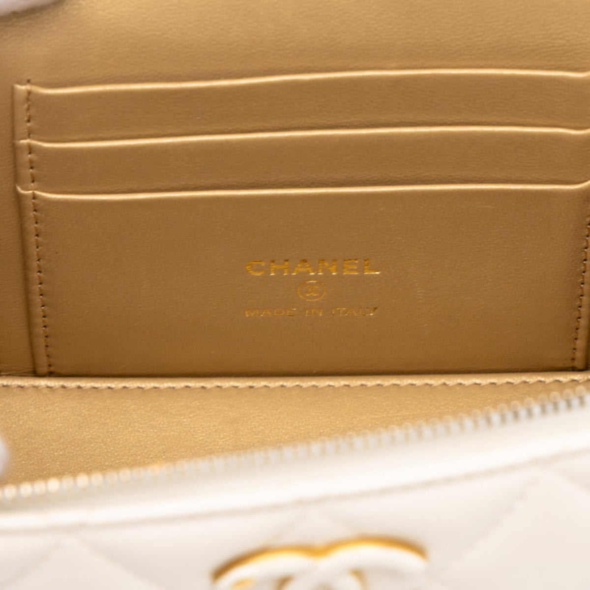 Chanel White Leather Shoulder Bag Vanity Bag (Pre-Owned)