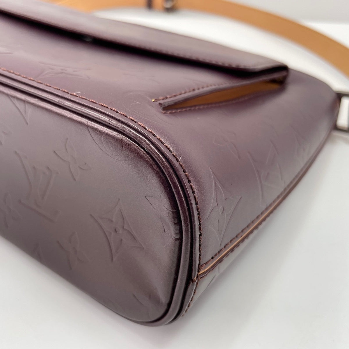 Louis Vuitton Brown Shoulder Bag (Pre-Owned)