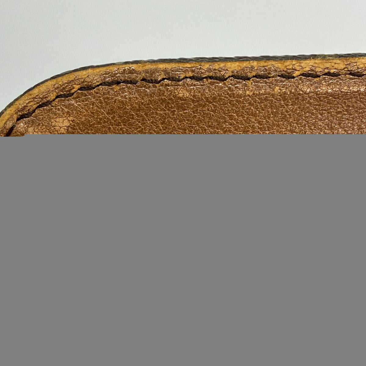 Louis Vuitton Brown Shoulder Bag (Pre-Owned)