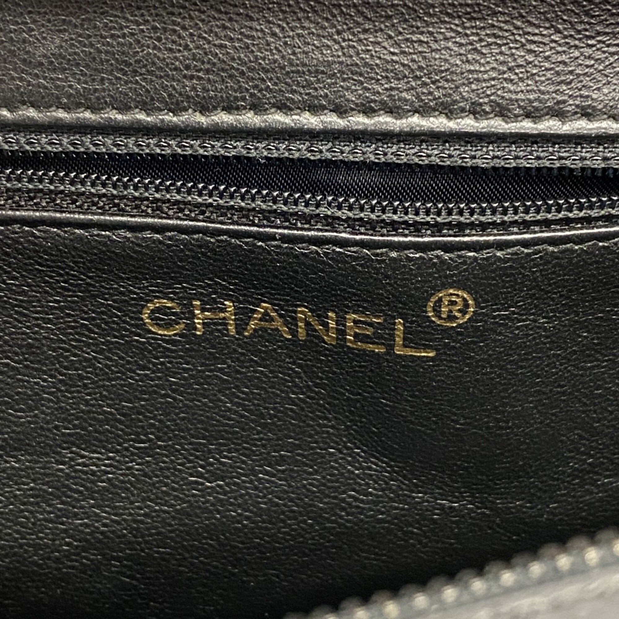 Chanel Black Grained Calfskin Handbag (Pre-Owned)
