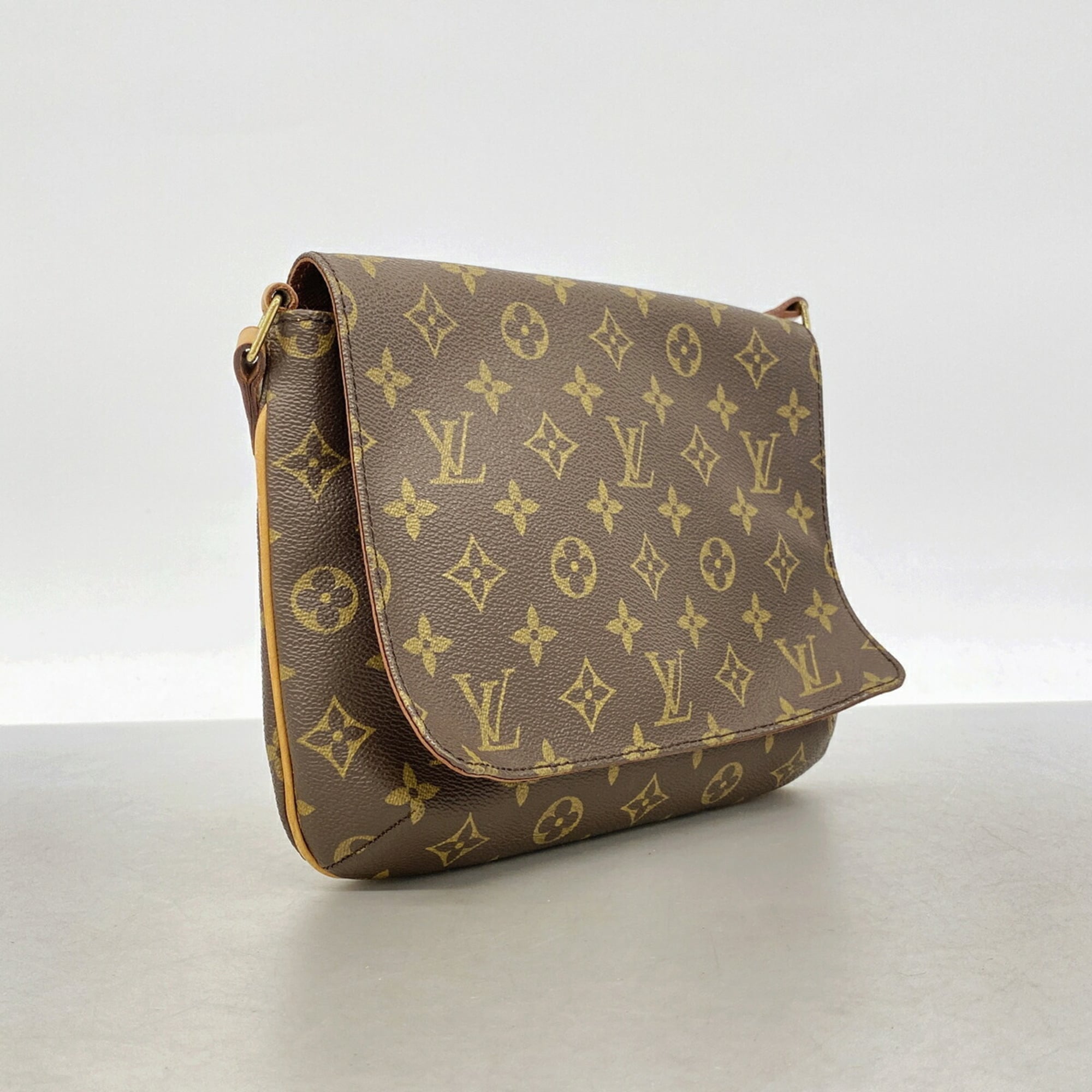 Louis Vuitton Brown Shoulder Bag (Pre-Owned)