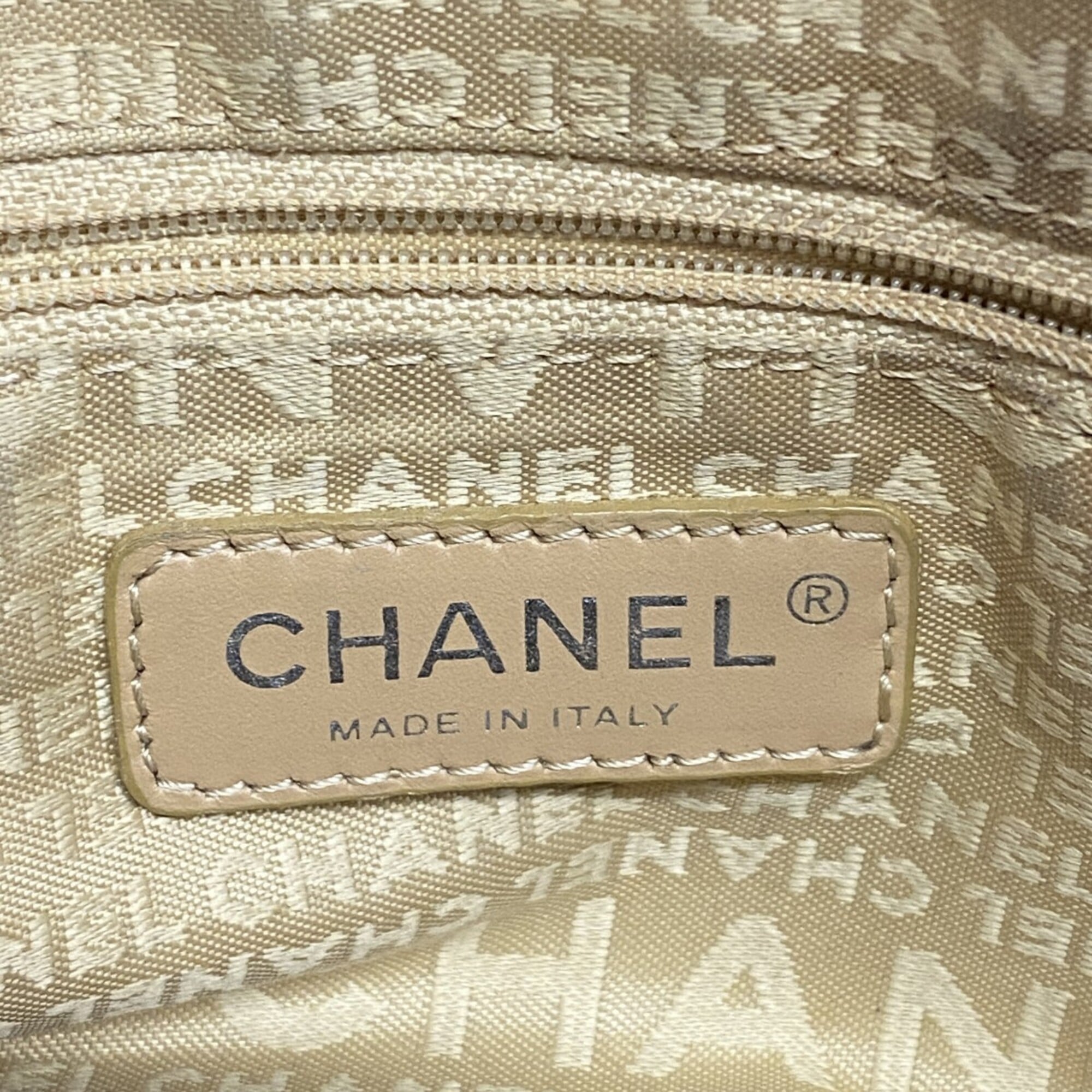 Chanel Brown Grained Calfskin Handbag (Pre-Owned)