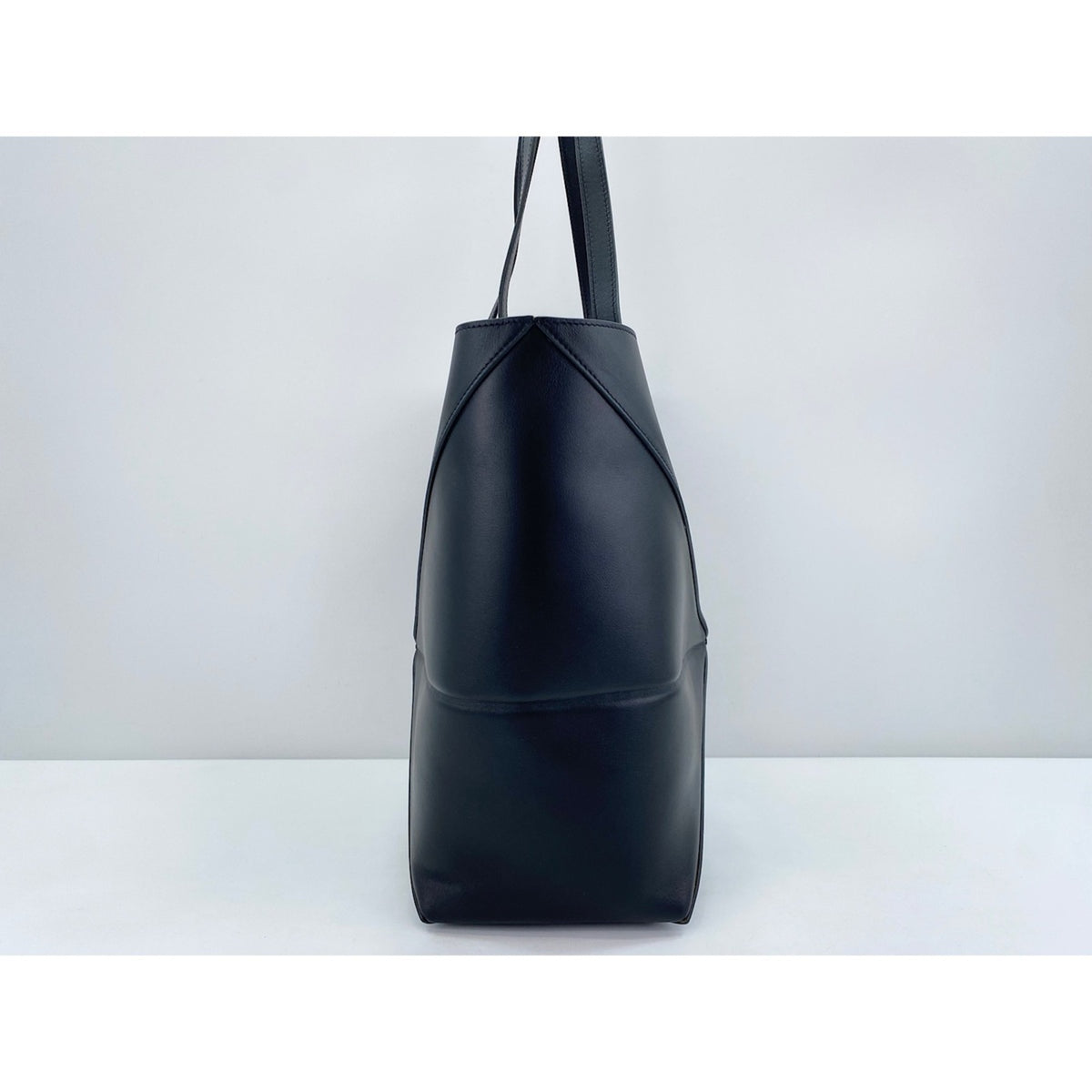 Loewe Black Handbag (Pre-Owned)