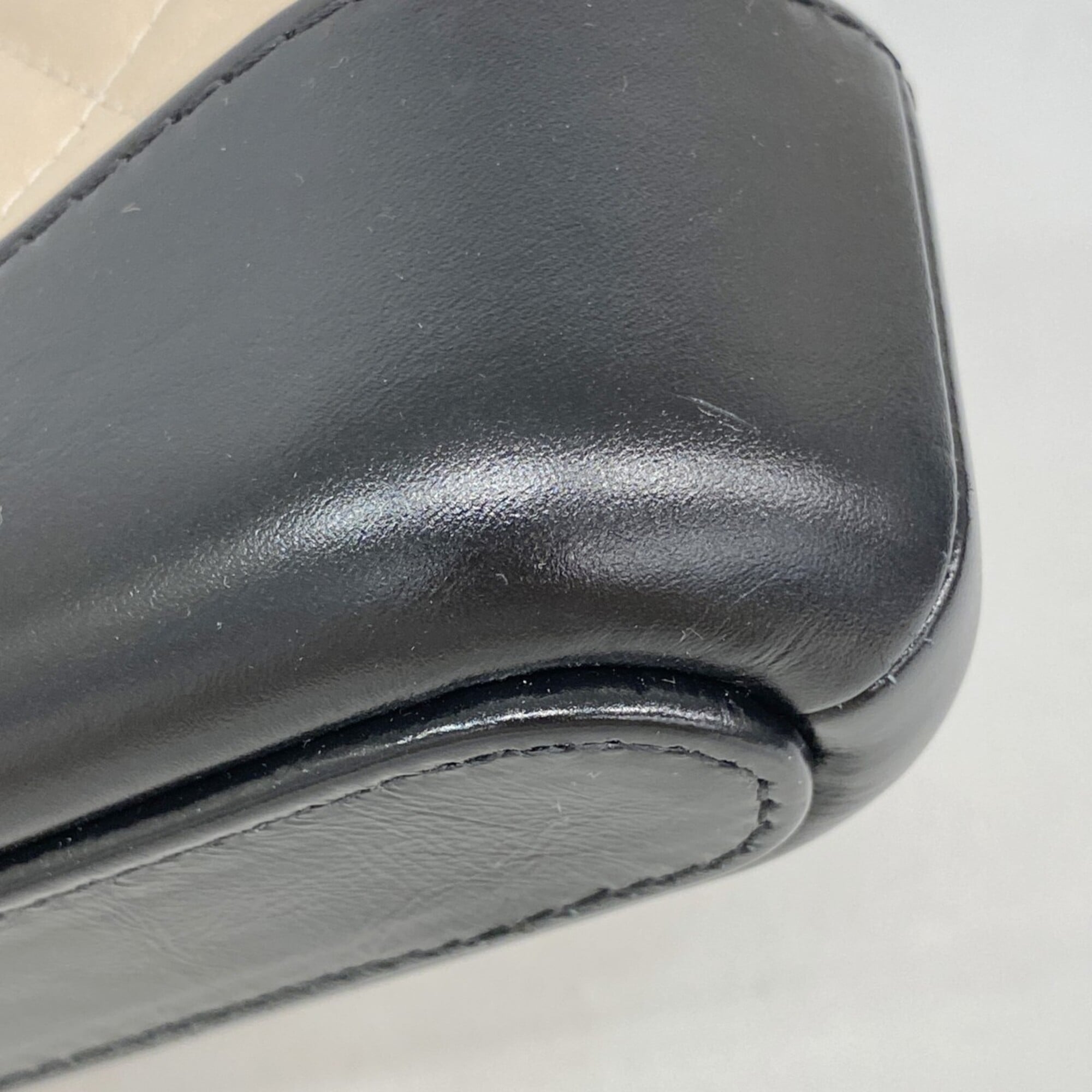 Chanel Beige Black Leather Shoulder Bag (Pre-Owned)