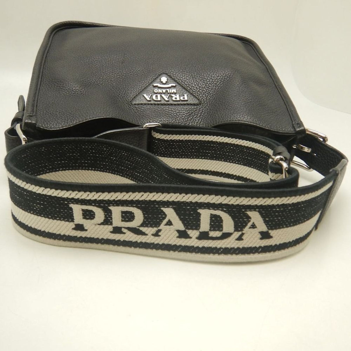 Prada Nero Leather Shoulder Bag (Pre-Owned)