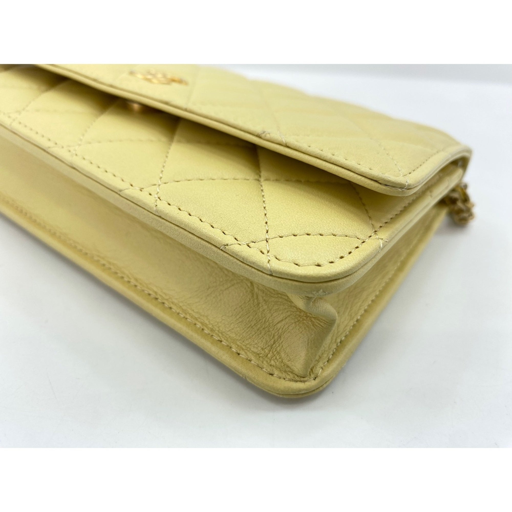 Chanel Yellow Shoulder Bag (Pre-Owned)