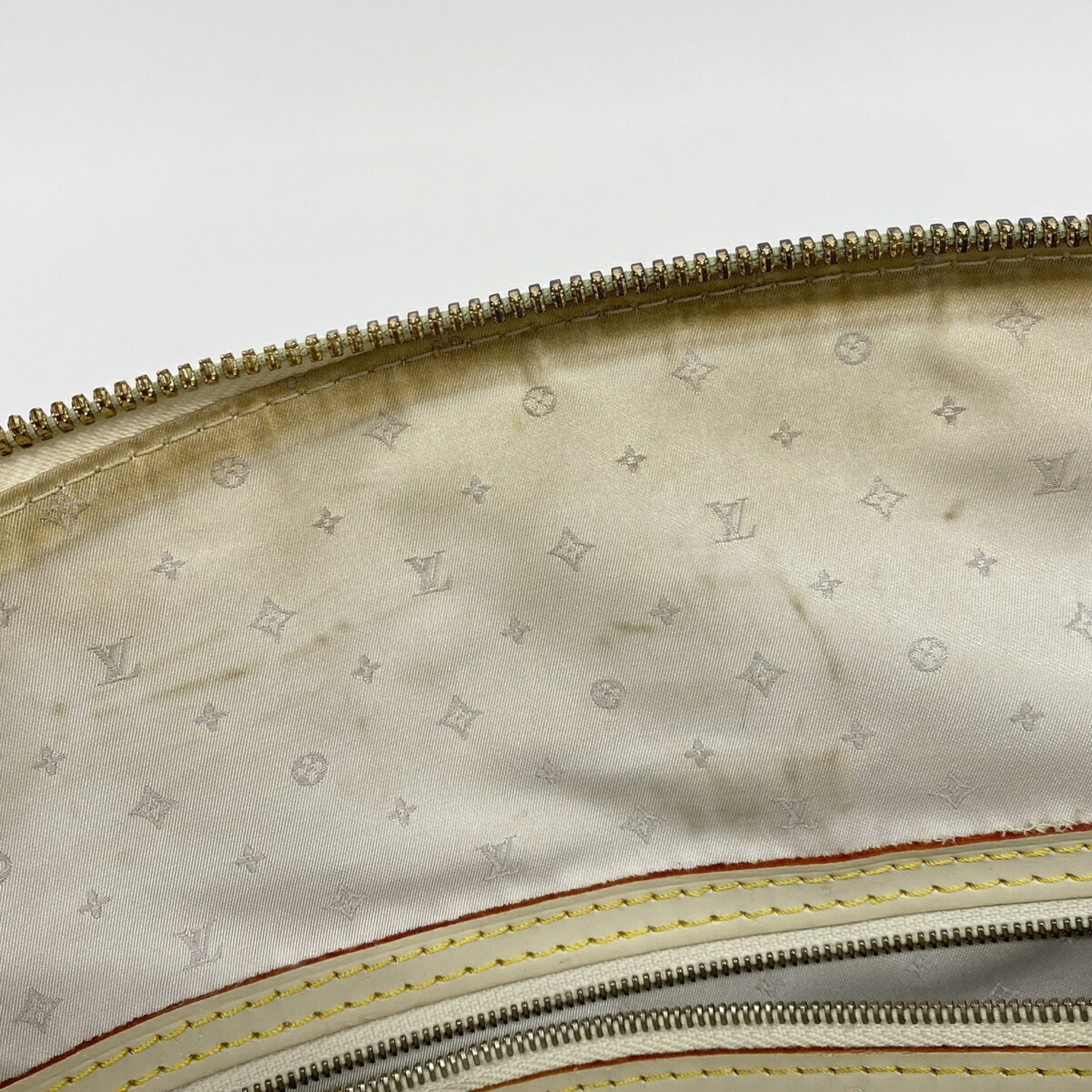 Louis Vuitton Blanc Handbag (Pre-Owned)