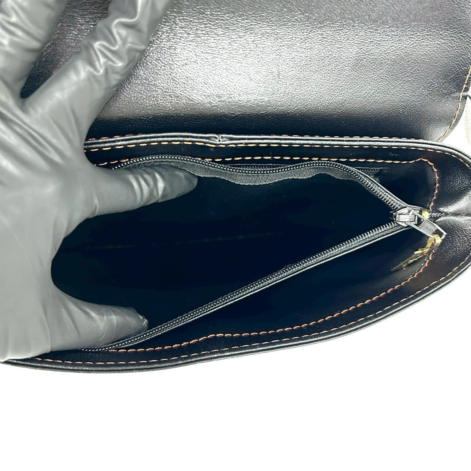 Yves Saint Laurent Black Leather Shoulder Bag (Pre-Owned)