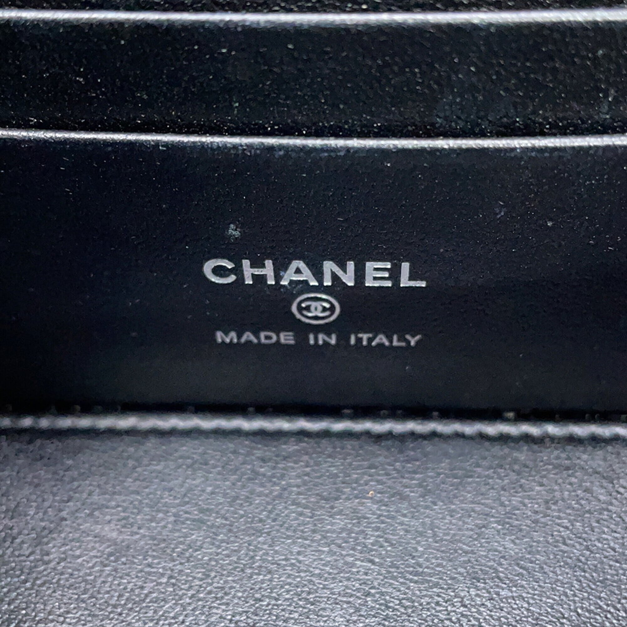 Chanel Black Quilting Handbag Shoulder Bag (Pre-Owned)