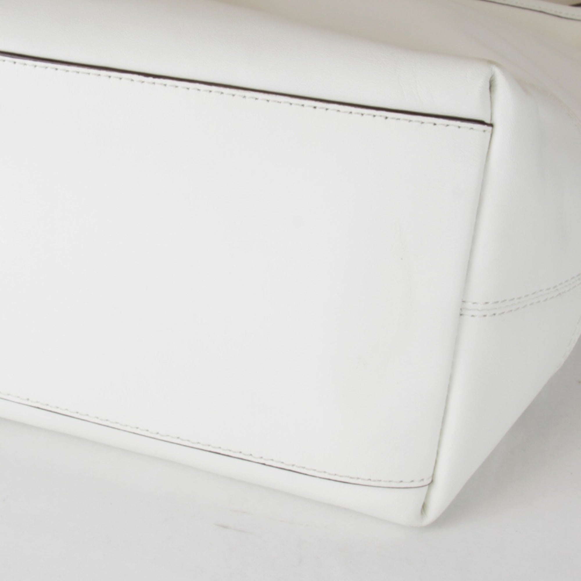 Coach White Leather Shoulder Bag (Pre-Owned)