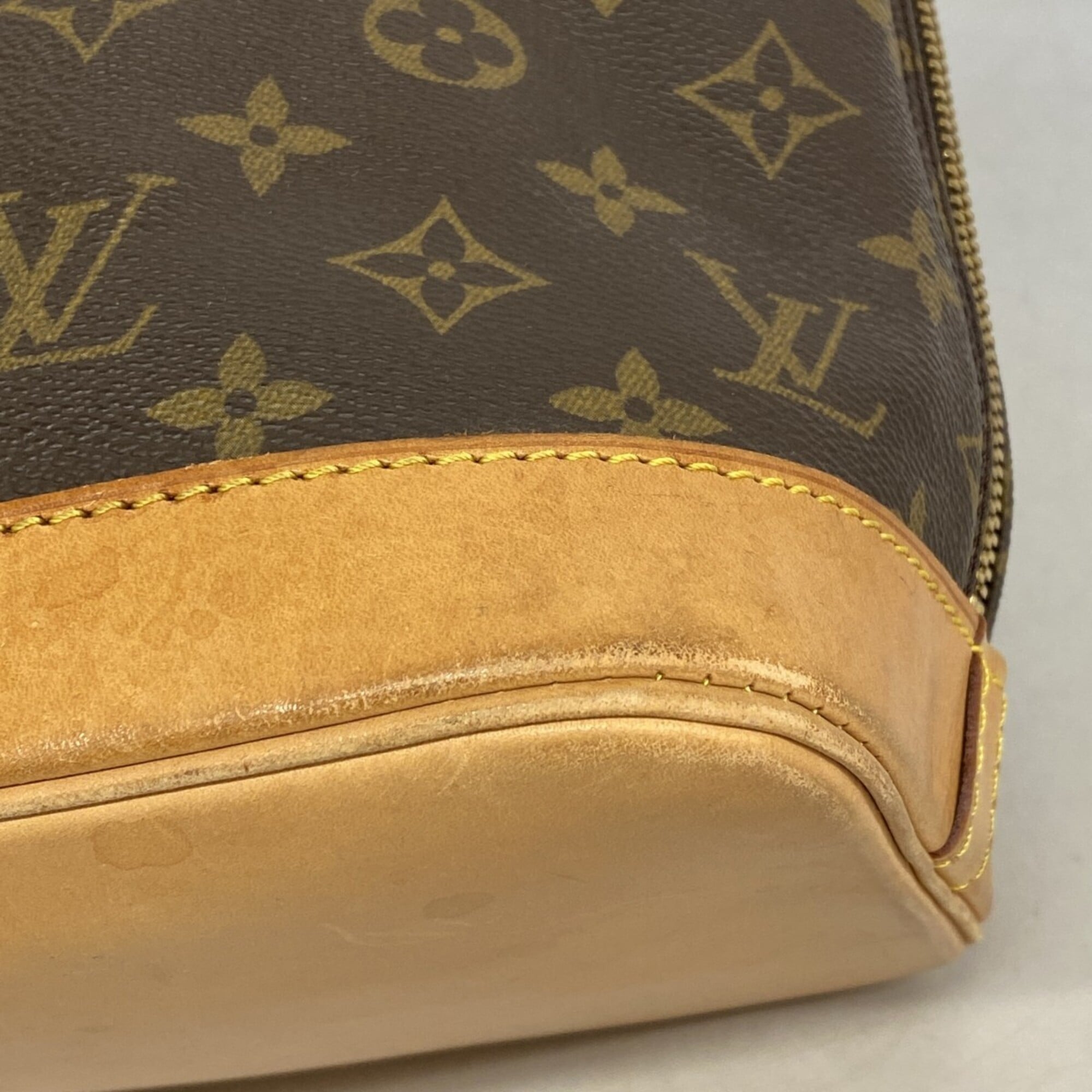 Louis Vuitton Brown Handbag (Pre-Owned)