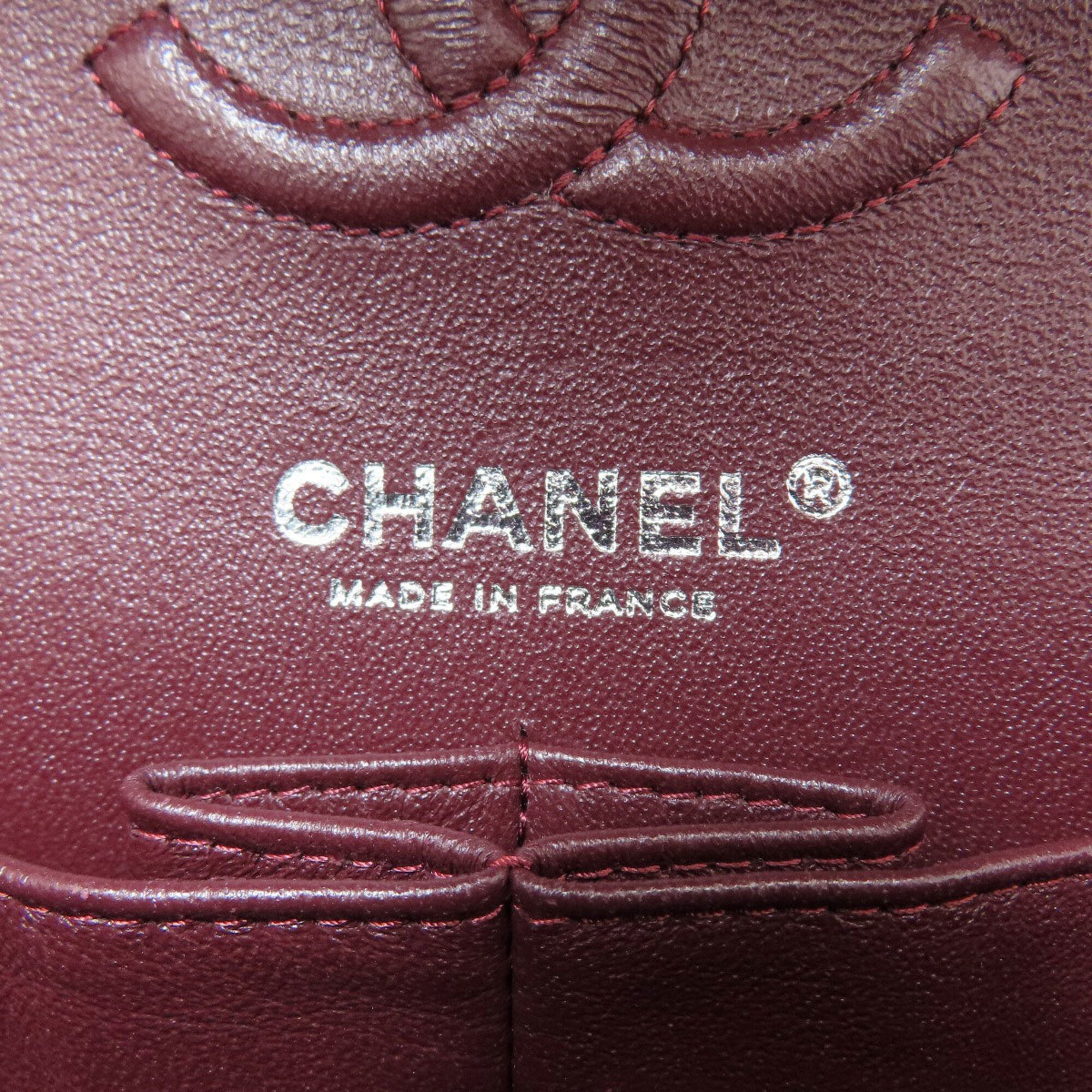Chanel Matelasse Black Leather Shoulder Bag (Pre-Owned)