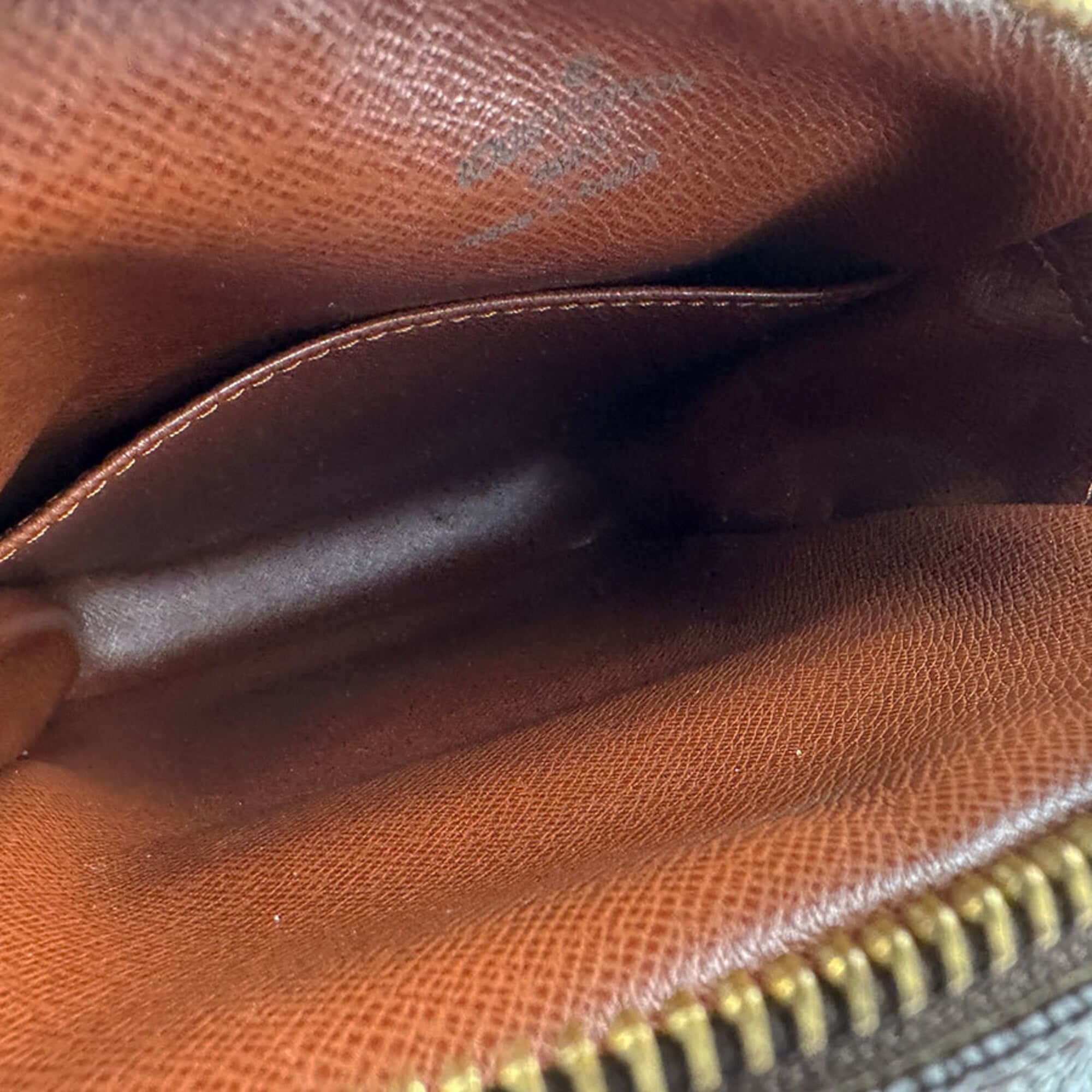 Louis Vuitton Brown Monogram Monogram Shoulder Bag (Pre-Owned)