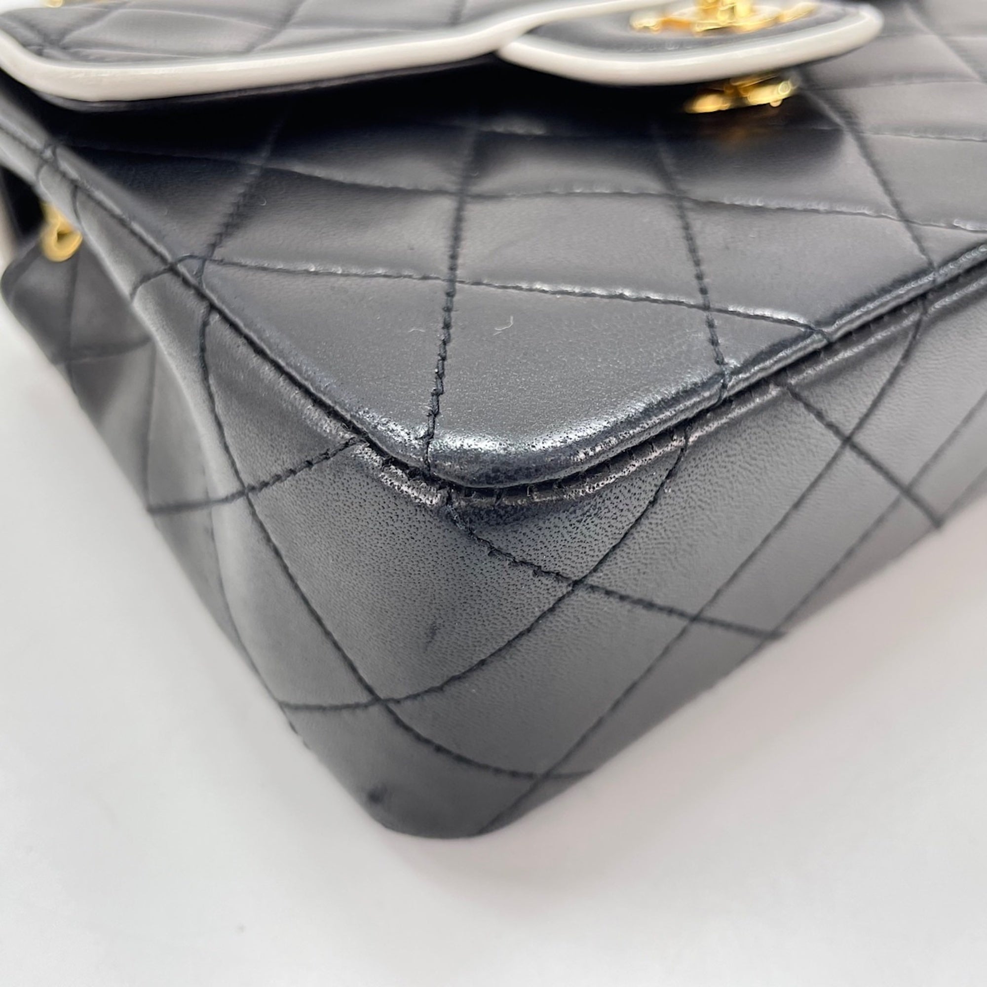 Chanel Matelasse Black Shoulder Bag (Pre-Owned)