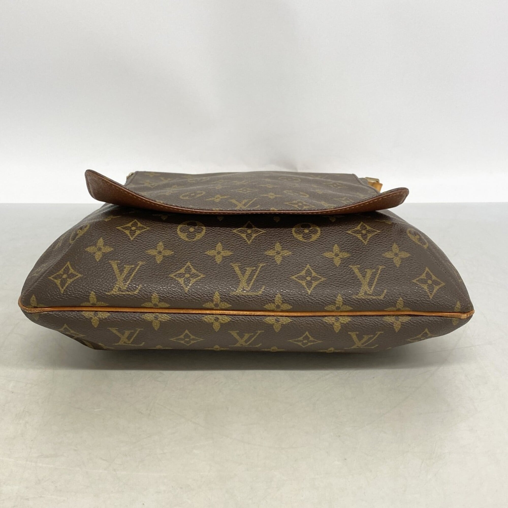 Louis Vuitton Brown Shoulder Bag (Pre-Owned)