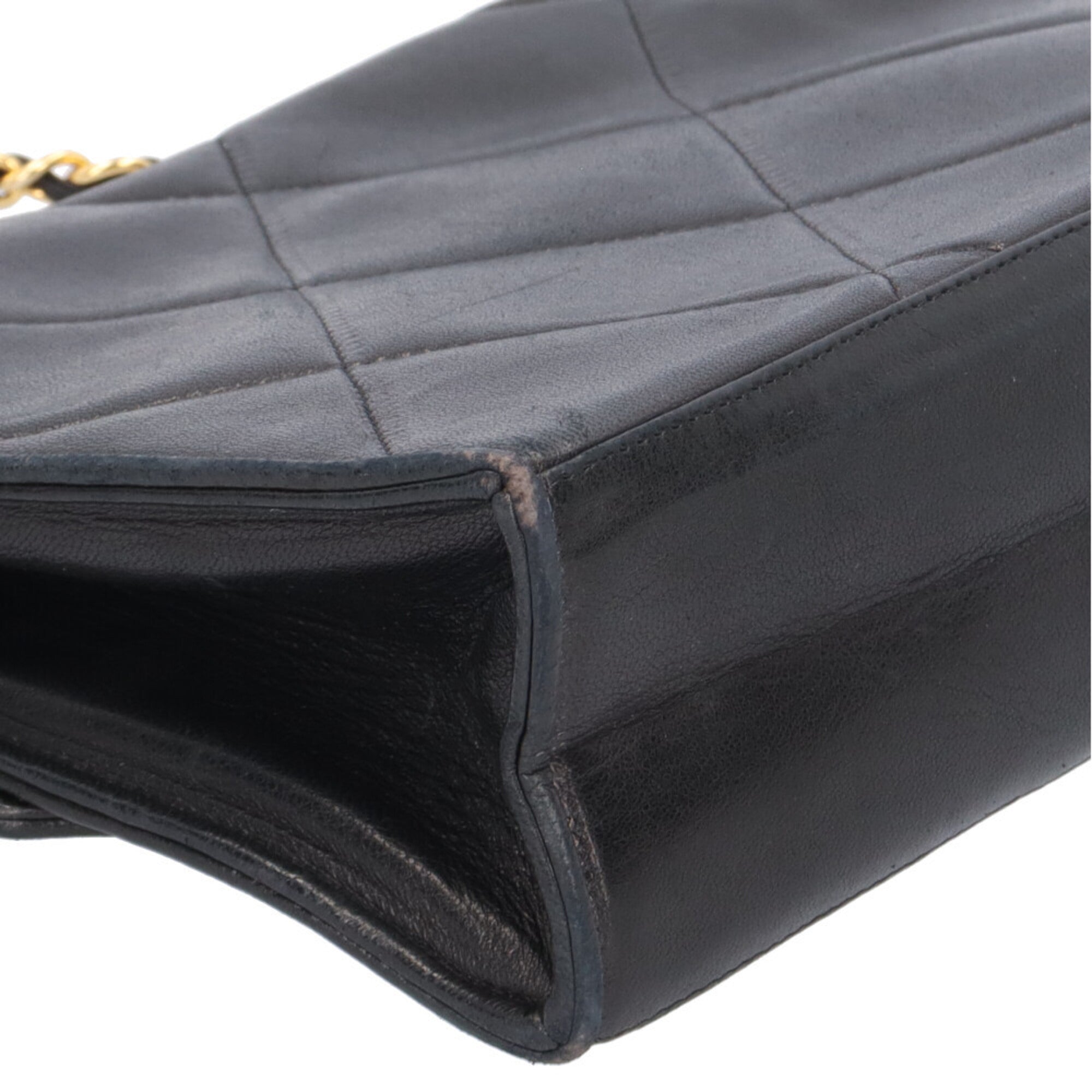 Chanel Black Leather Shoulder Bag (Pre-Owned)