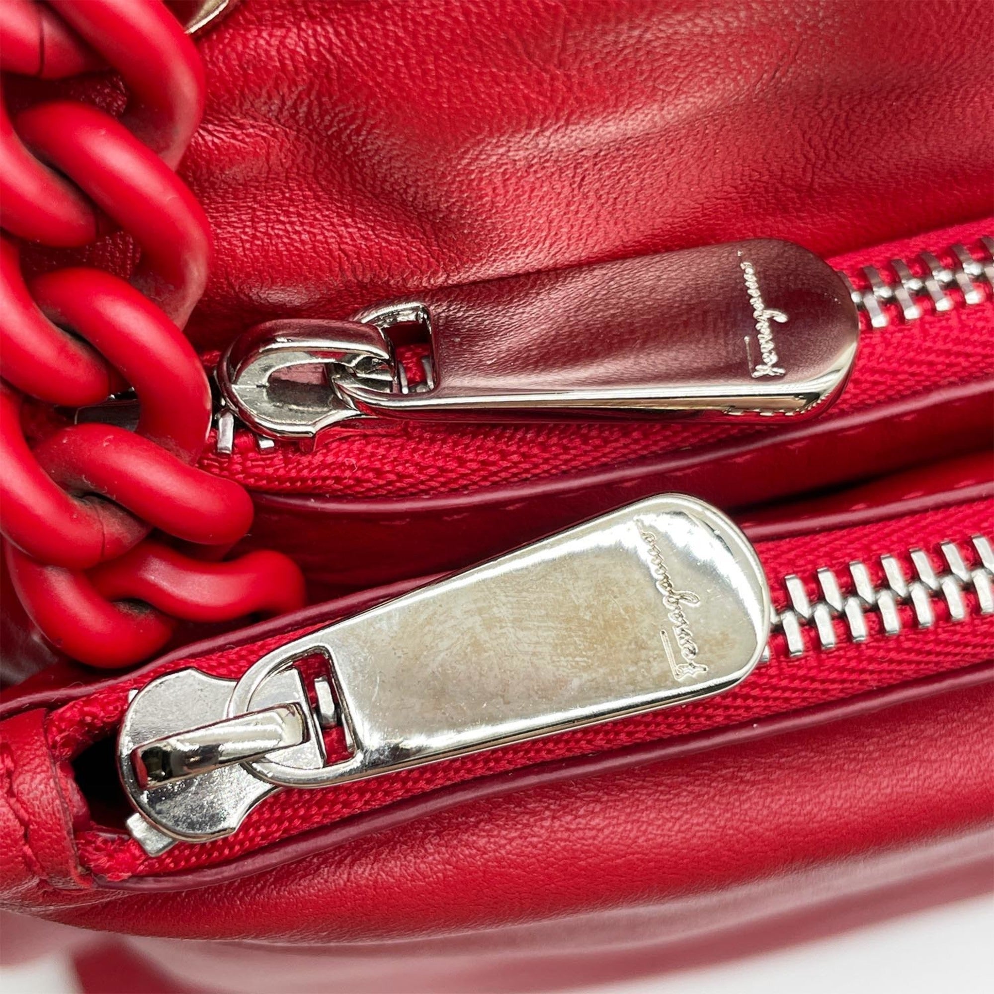 Salvatore Ferragamo Red Color Leather Plastic Metal Shoulder Bag (Pre-Owned)