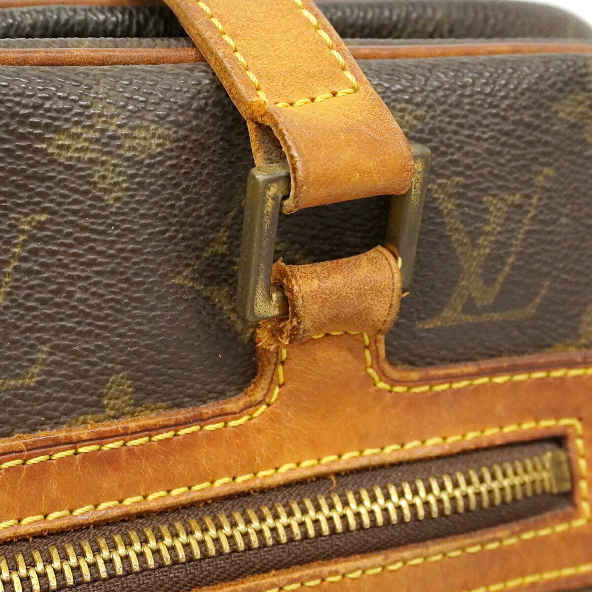 Louis Vuitton Brown Shoulder Bag (Pre-Owned)