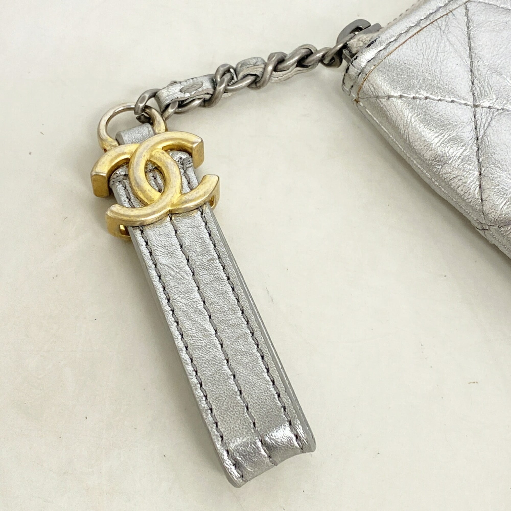 Chanel Silver Leather Clutch Bag (Pre-Owned)