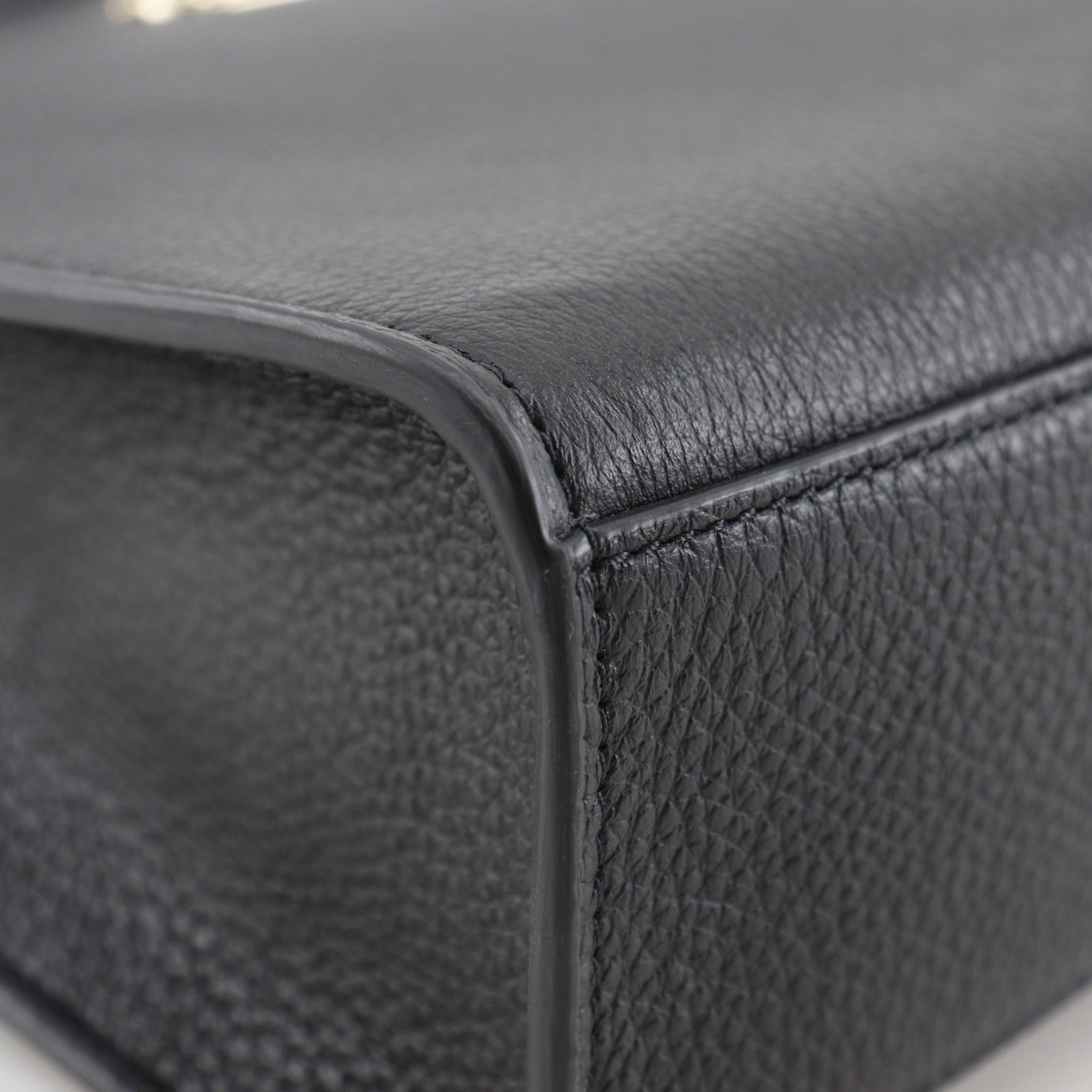 Coach Black Leather Handbag (Pre-Owned)