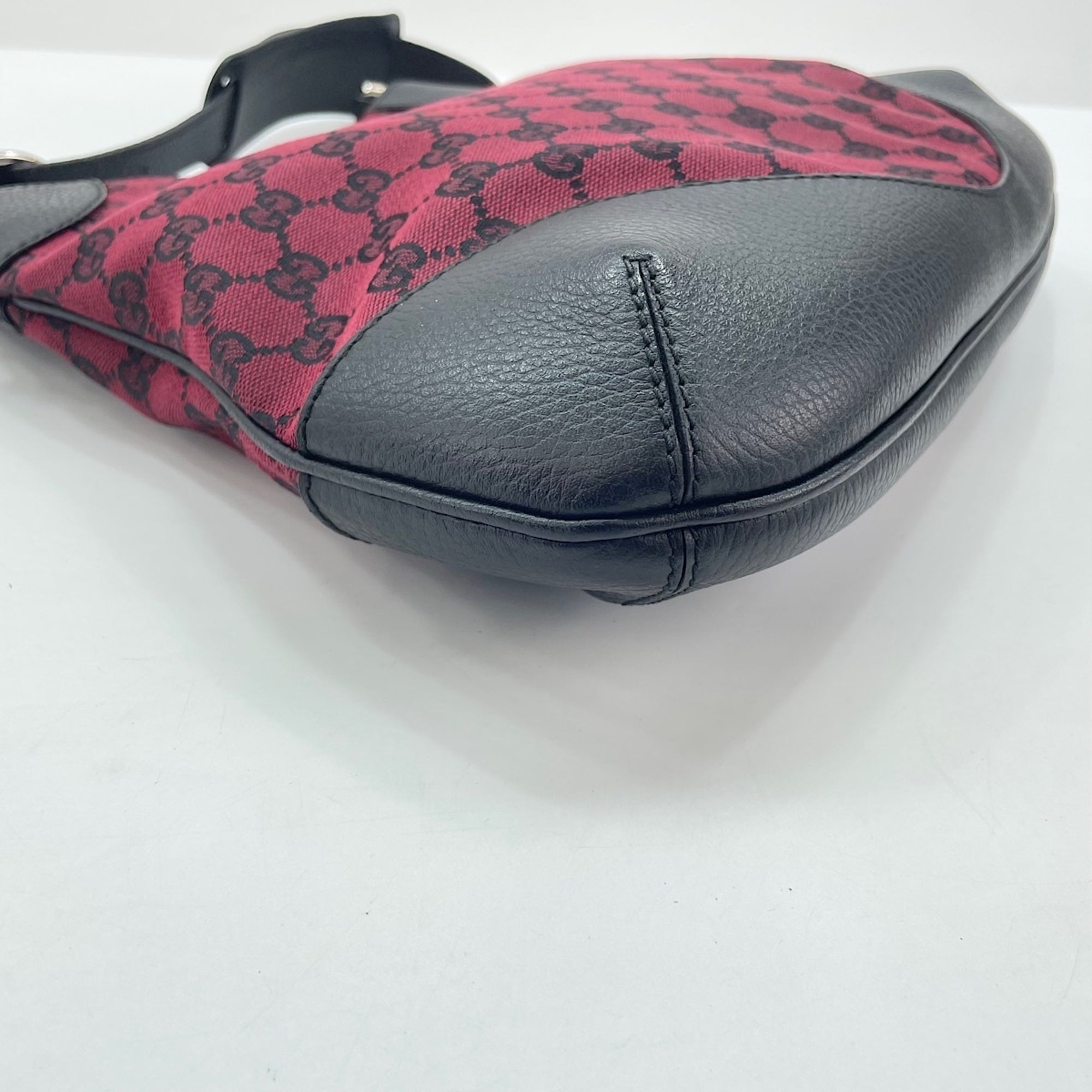 Gucci Red Color Shoulder Bag (Pre-Owned)