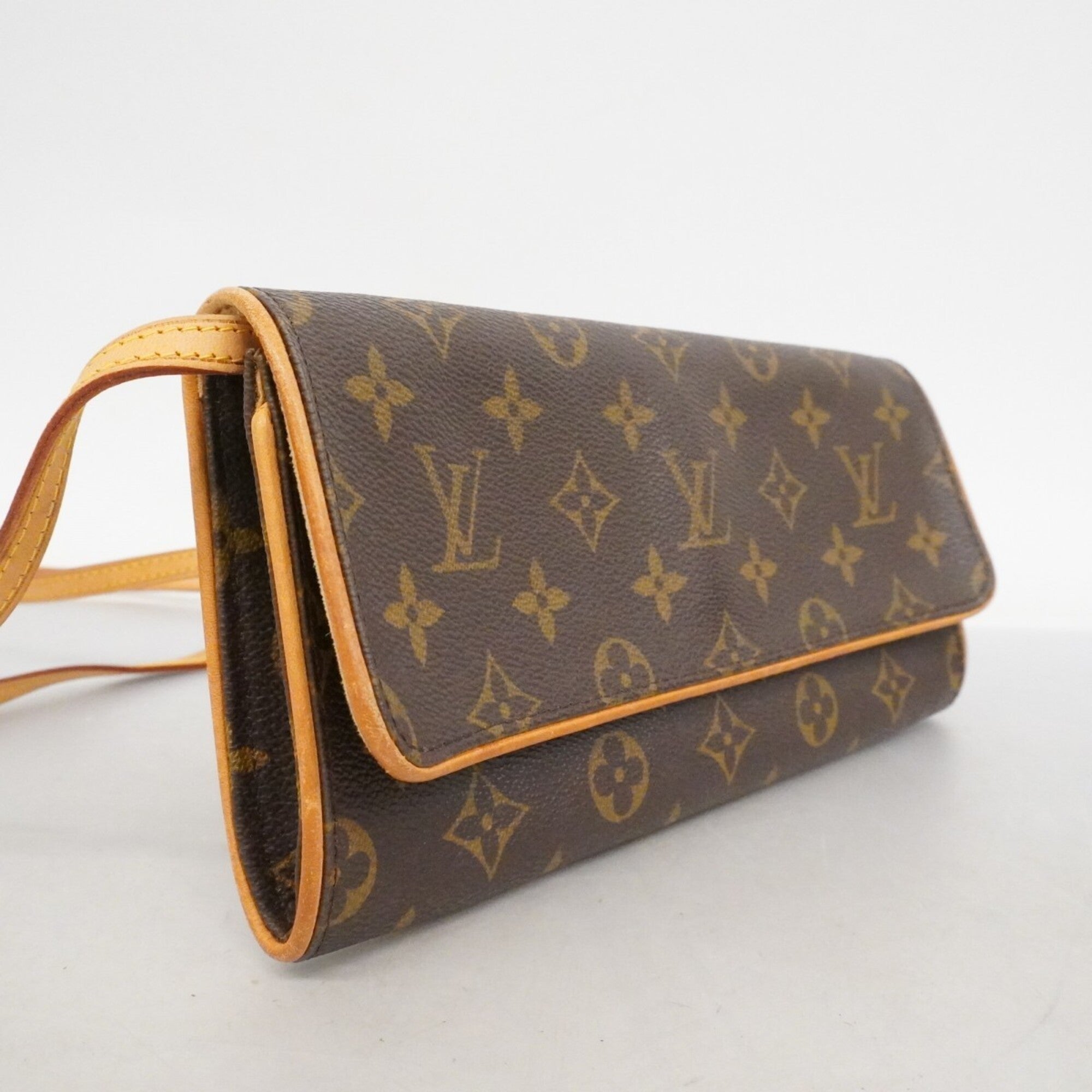 Louis Vuitton Brown Shoulder Bag (Pre-Owned)
