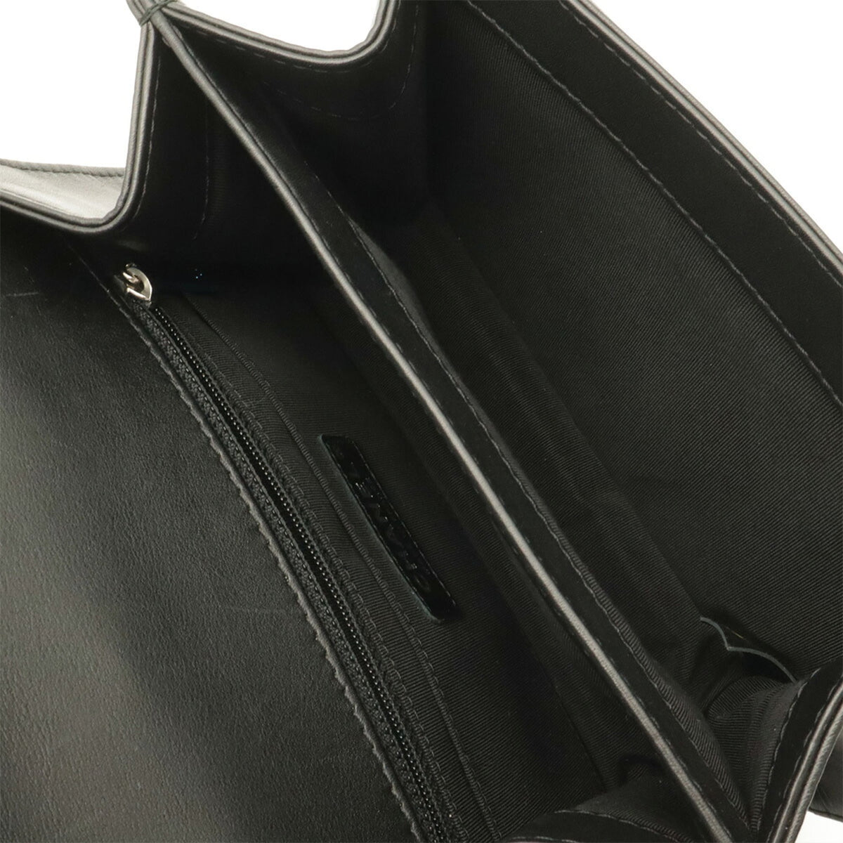 Chanel Black Leather Pochette Shoulder Bag (Pre-Owned)