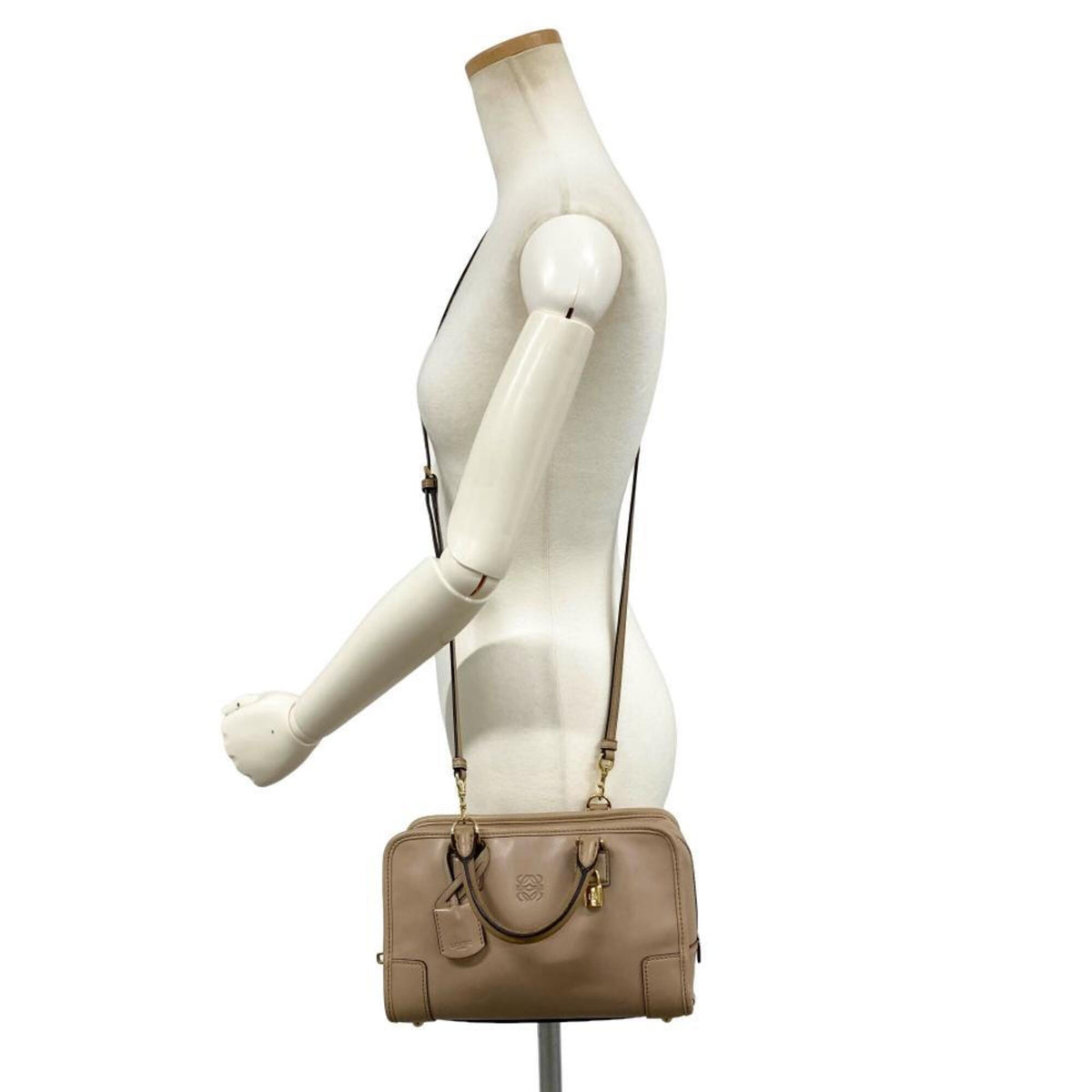 Loewe Beige Leather Handbag (Pre-Owned)