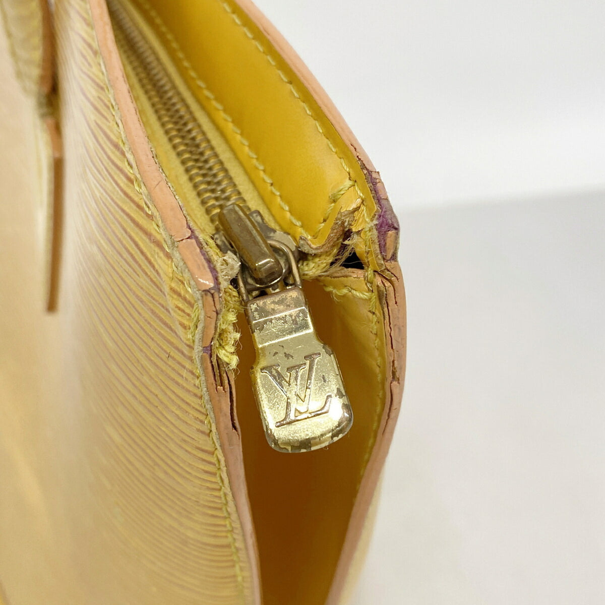 Louis Vuitton Jaune Shoulder Bag (Pre-Owned)