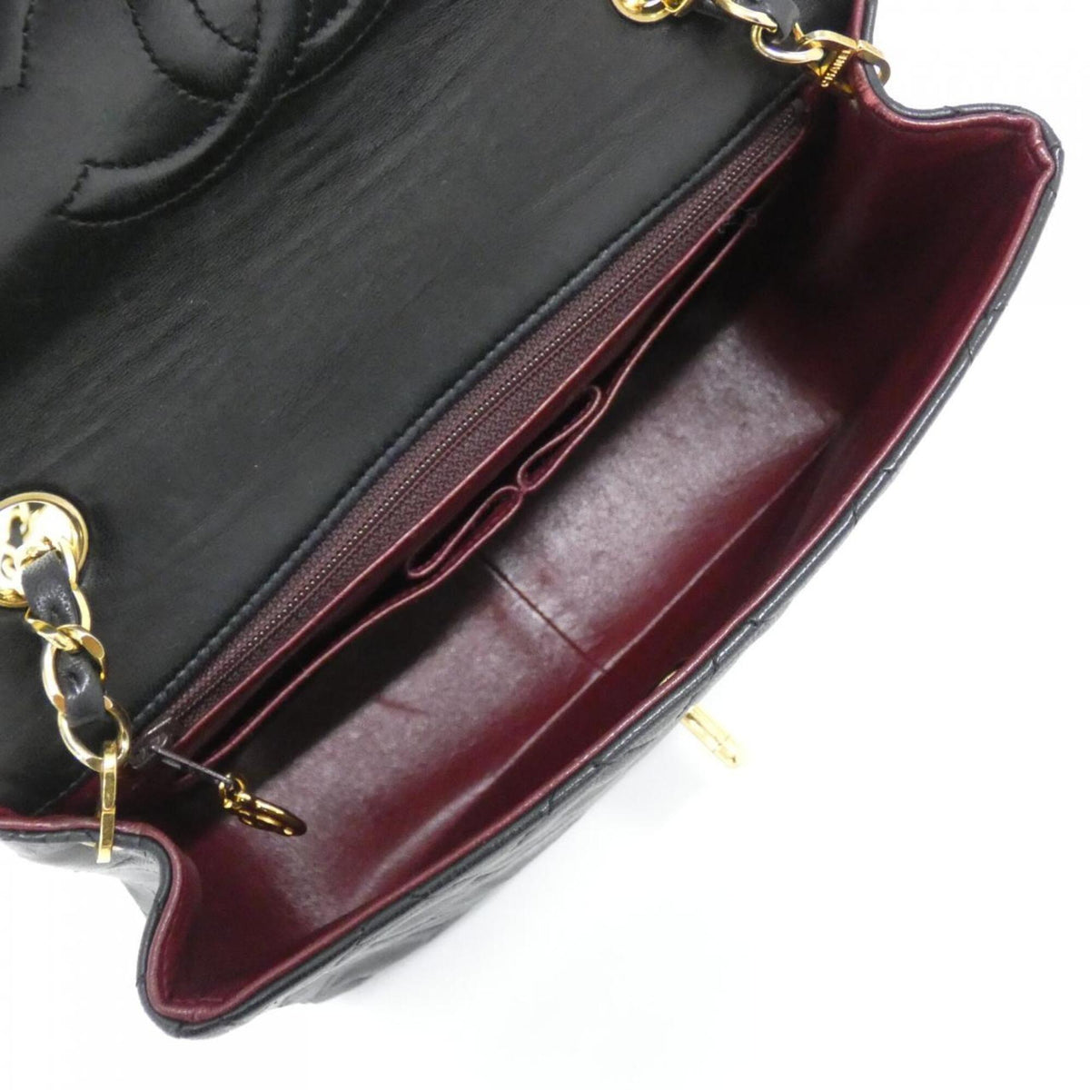 Chanel Black Leather Shoulder Bag (Pre-Owned)