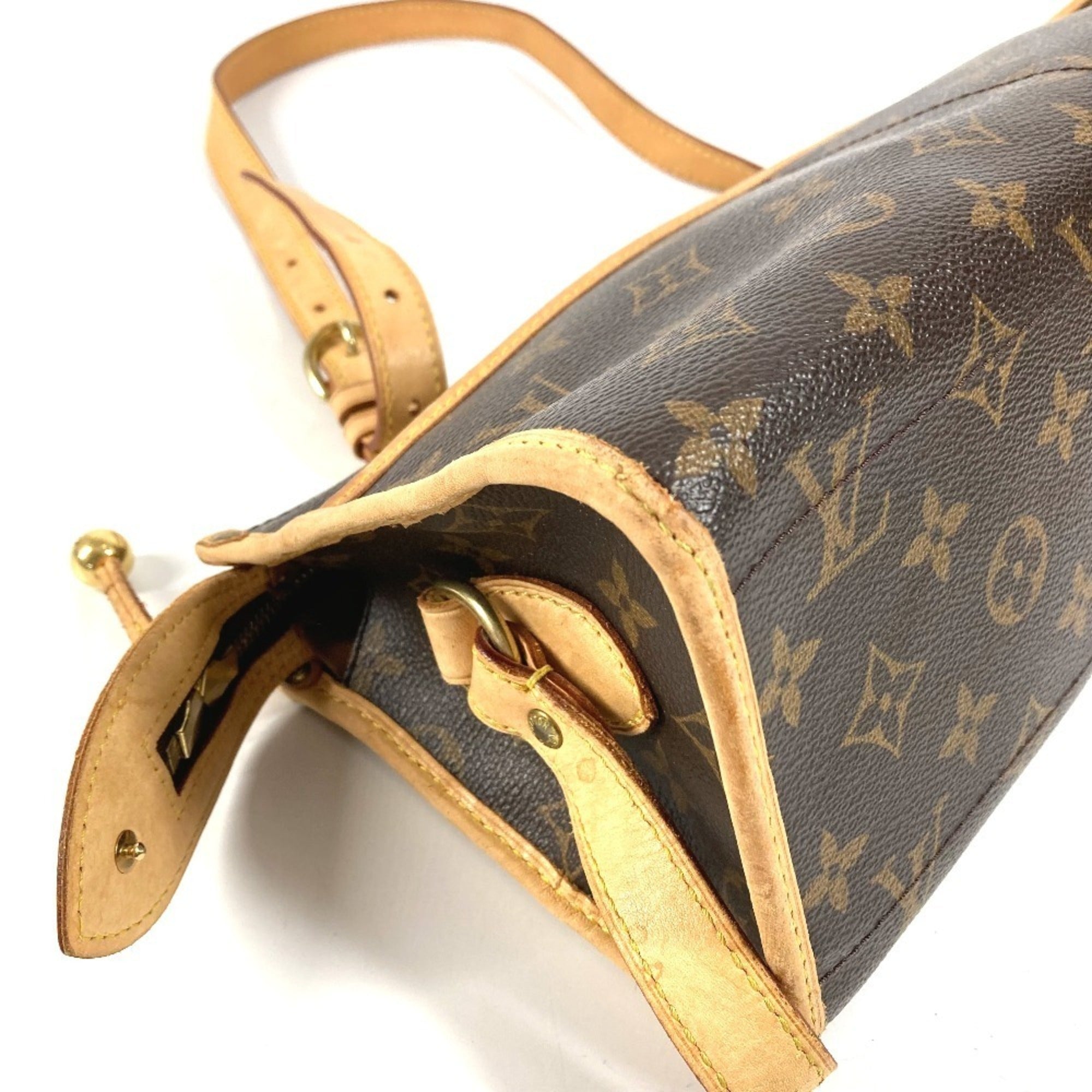 Louis Vuitton Brown Monogram Monogram Shoulder Bag (Pre-Owned)