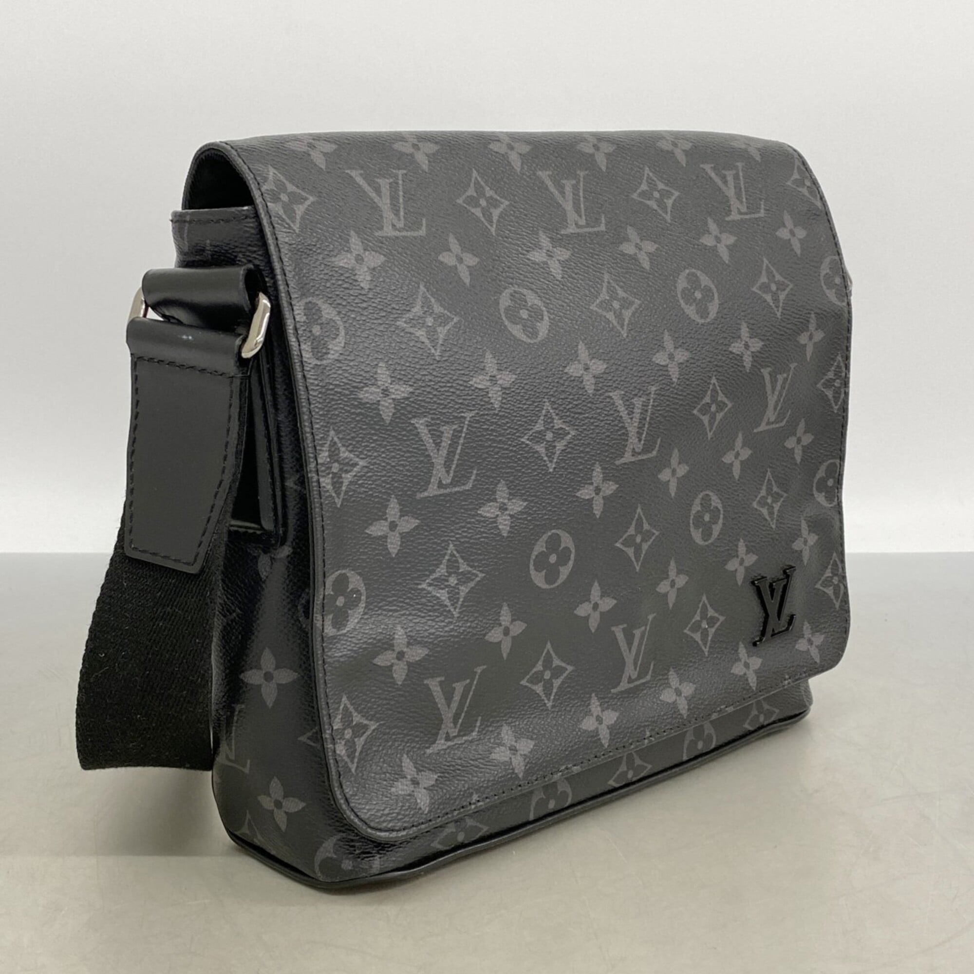 Louis Vuitton Black Shoulder Bag (Pre-Owned)