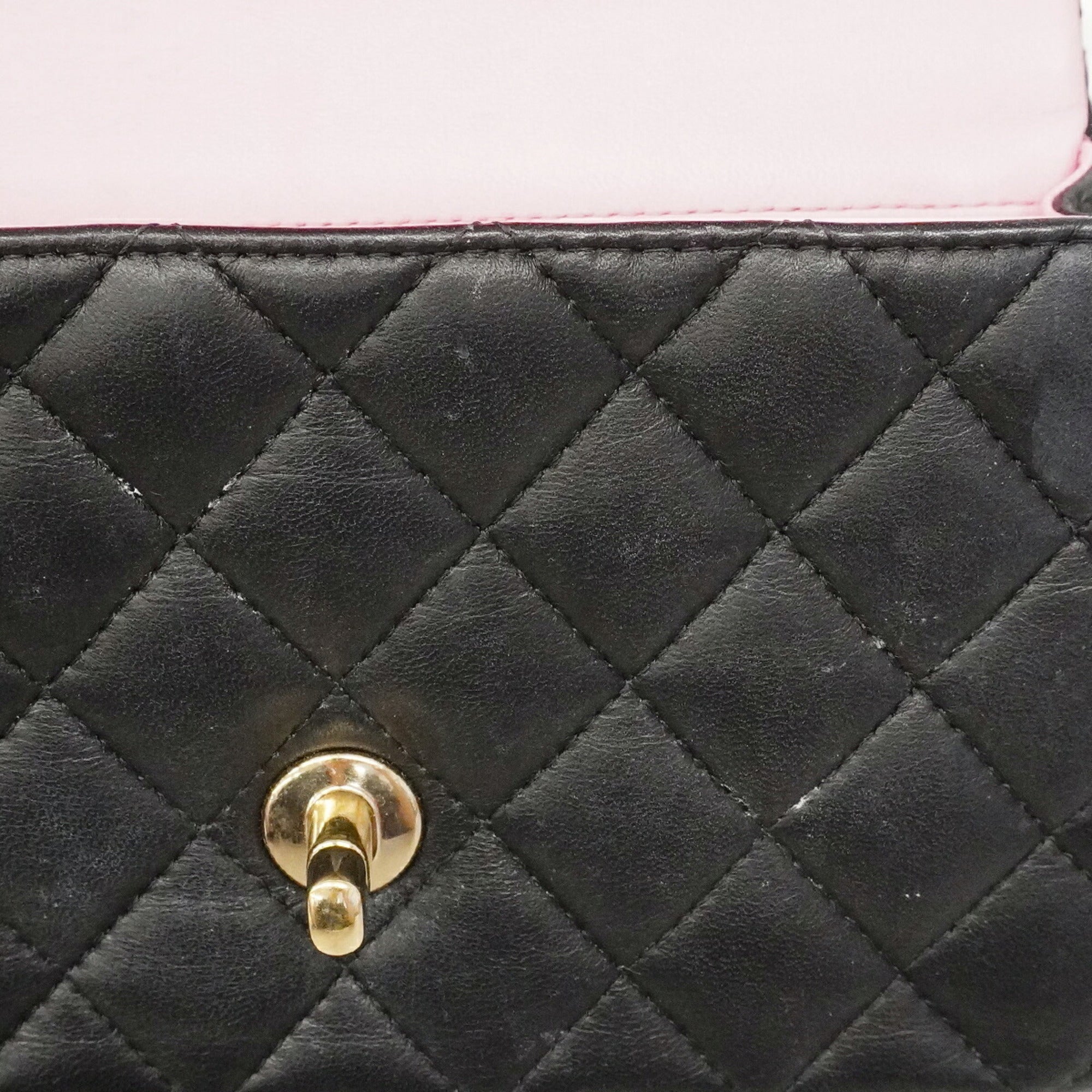 Chanel Black Leather Handbag (Pre-Owned)