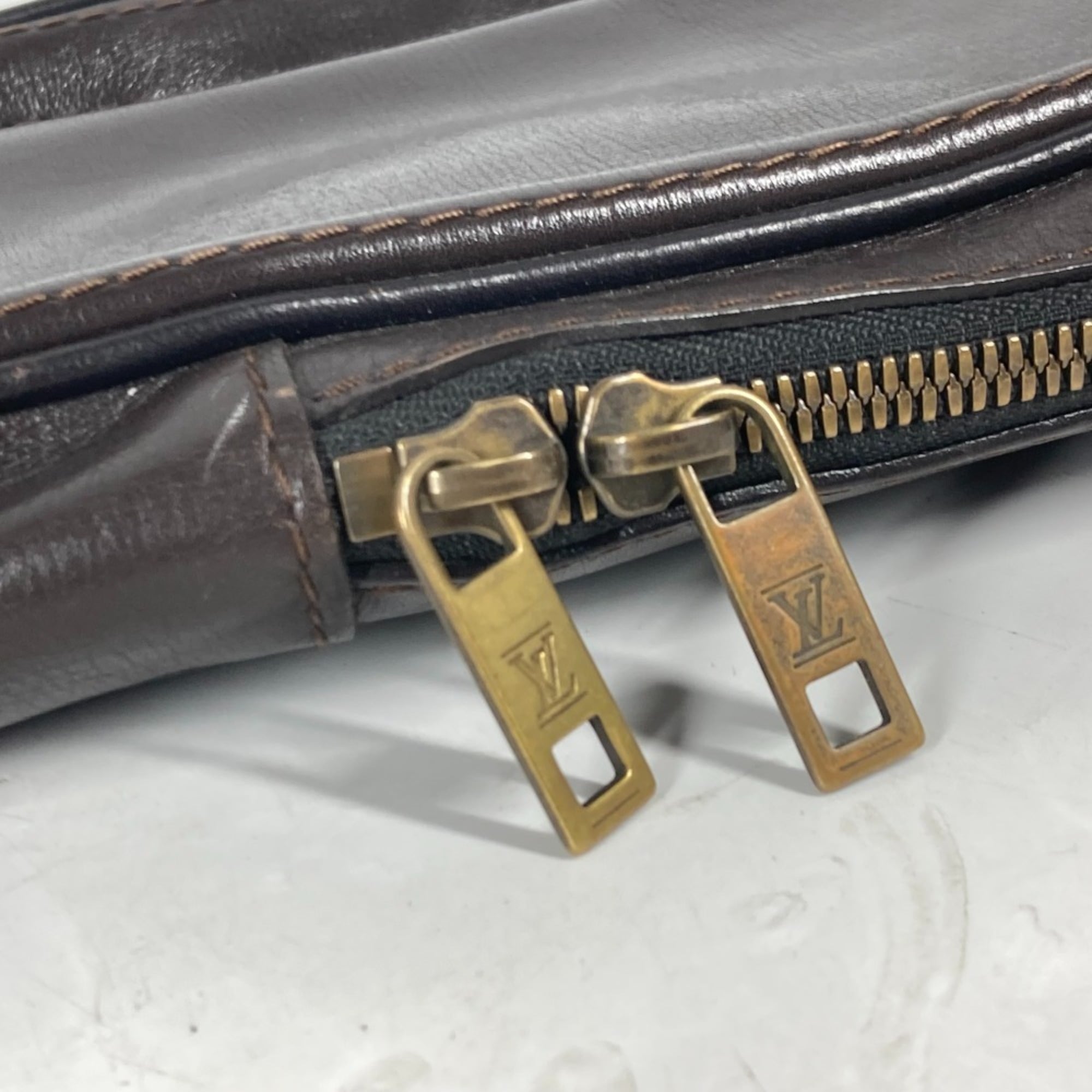 Louis Vuitton Brown Coffee Utah Leather Handbag Sling Bag (Pre-Owned)