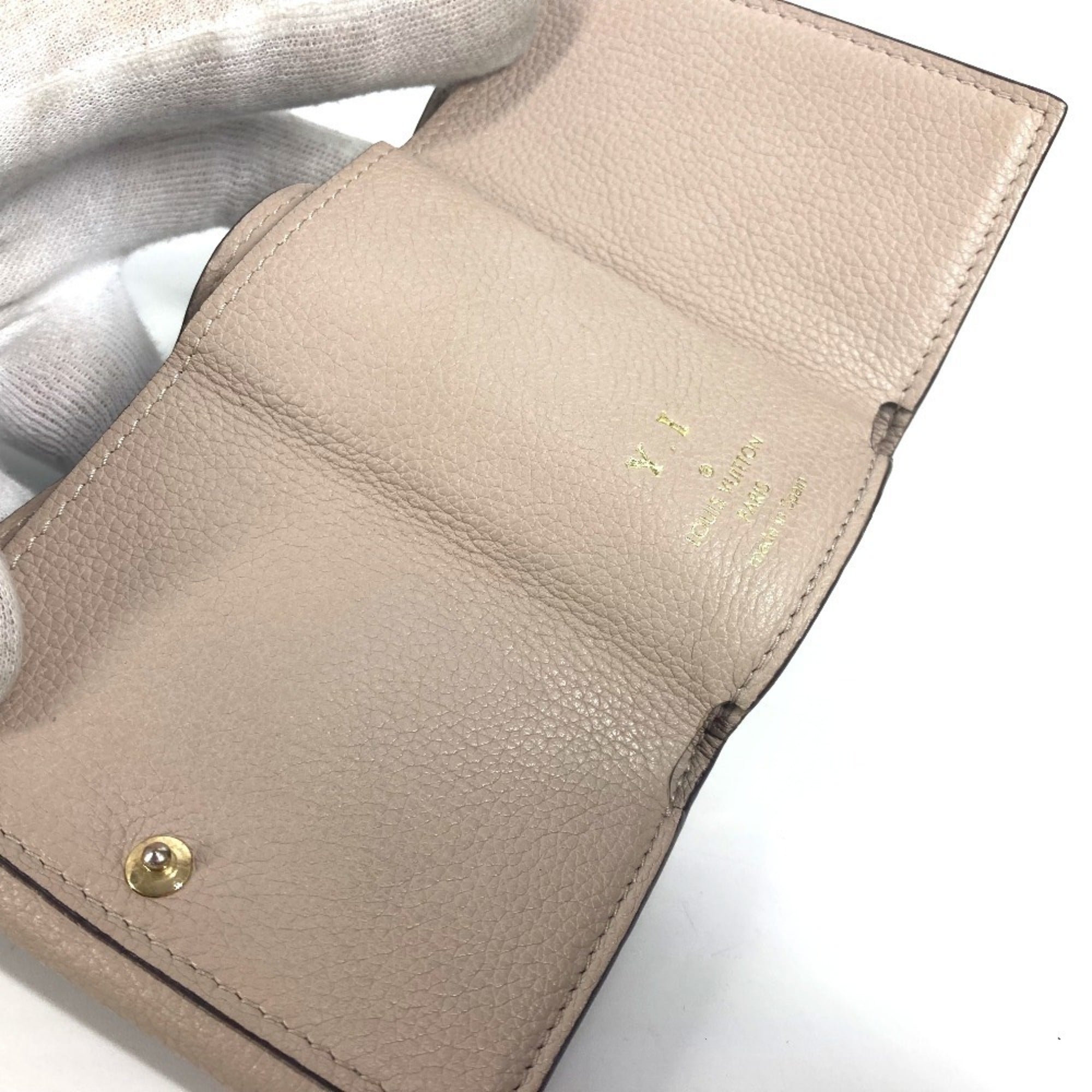 Louis Vuitton Beige Grayish Leather Wallet (Tri-Fold) (Pre-Owned)