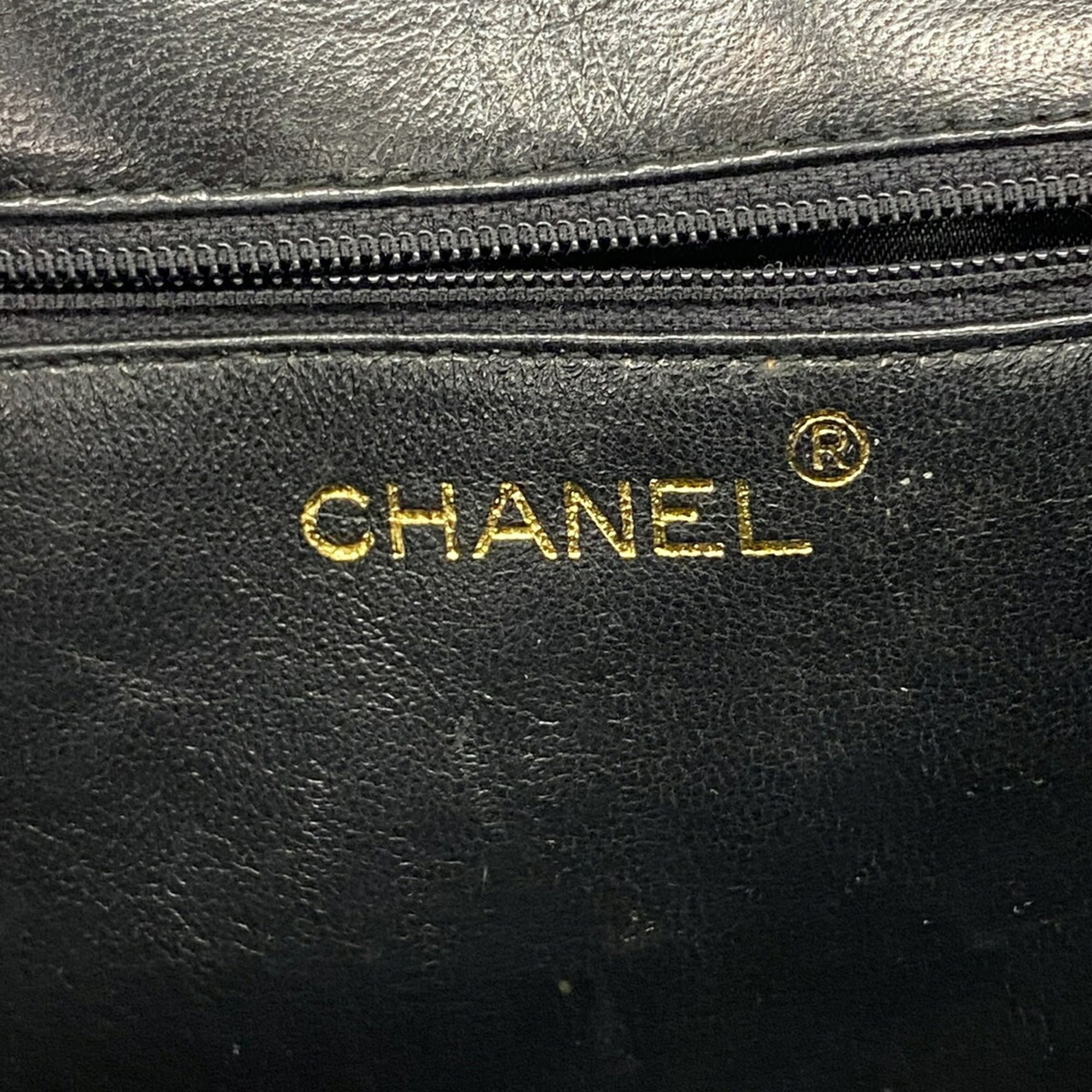 Chanel Black Leather Shoulder Bag (Pre-Owned)