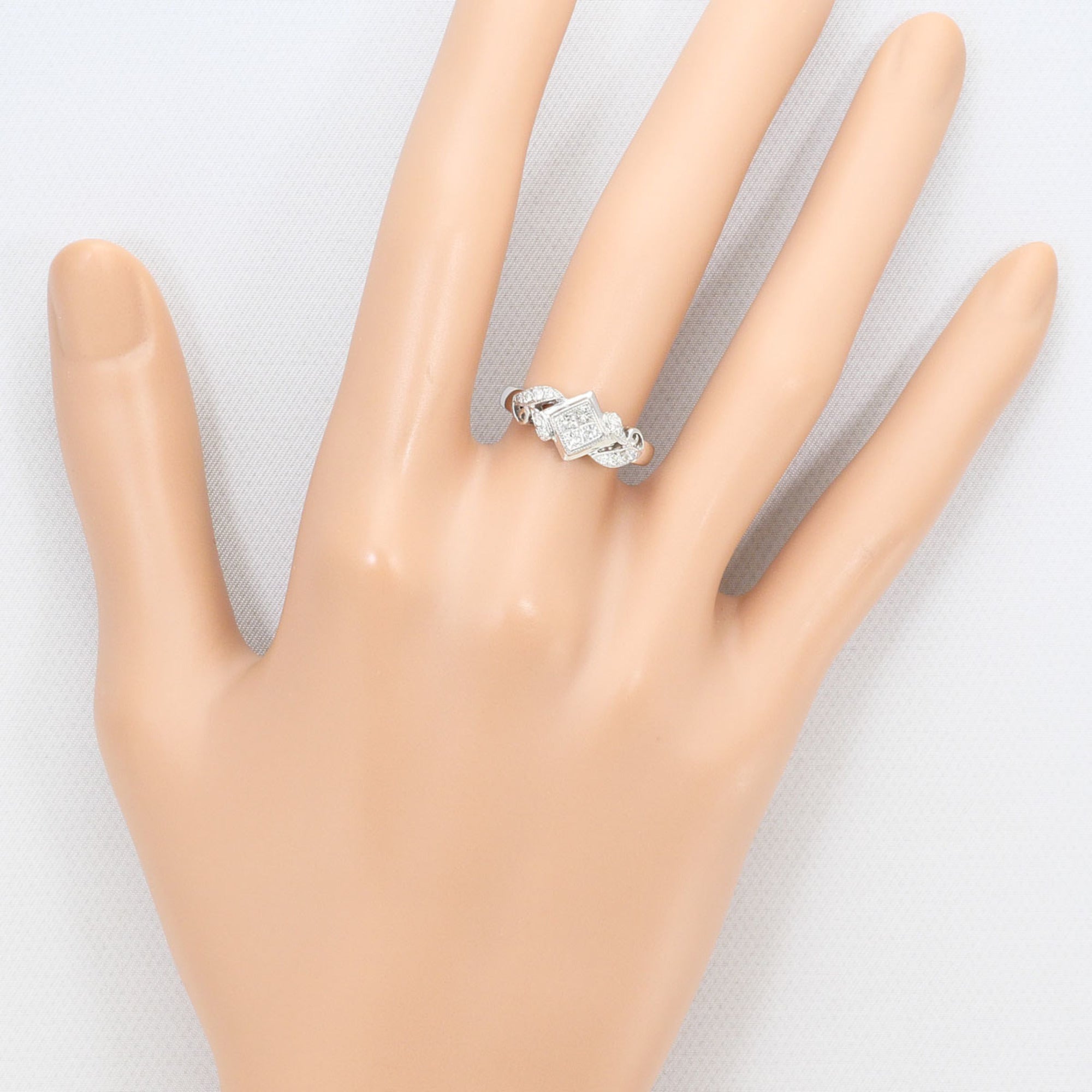Unbranded White Gold White Gold (18K) Band Ring (Pre-Owned)
