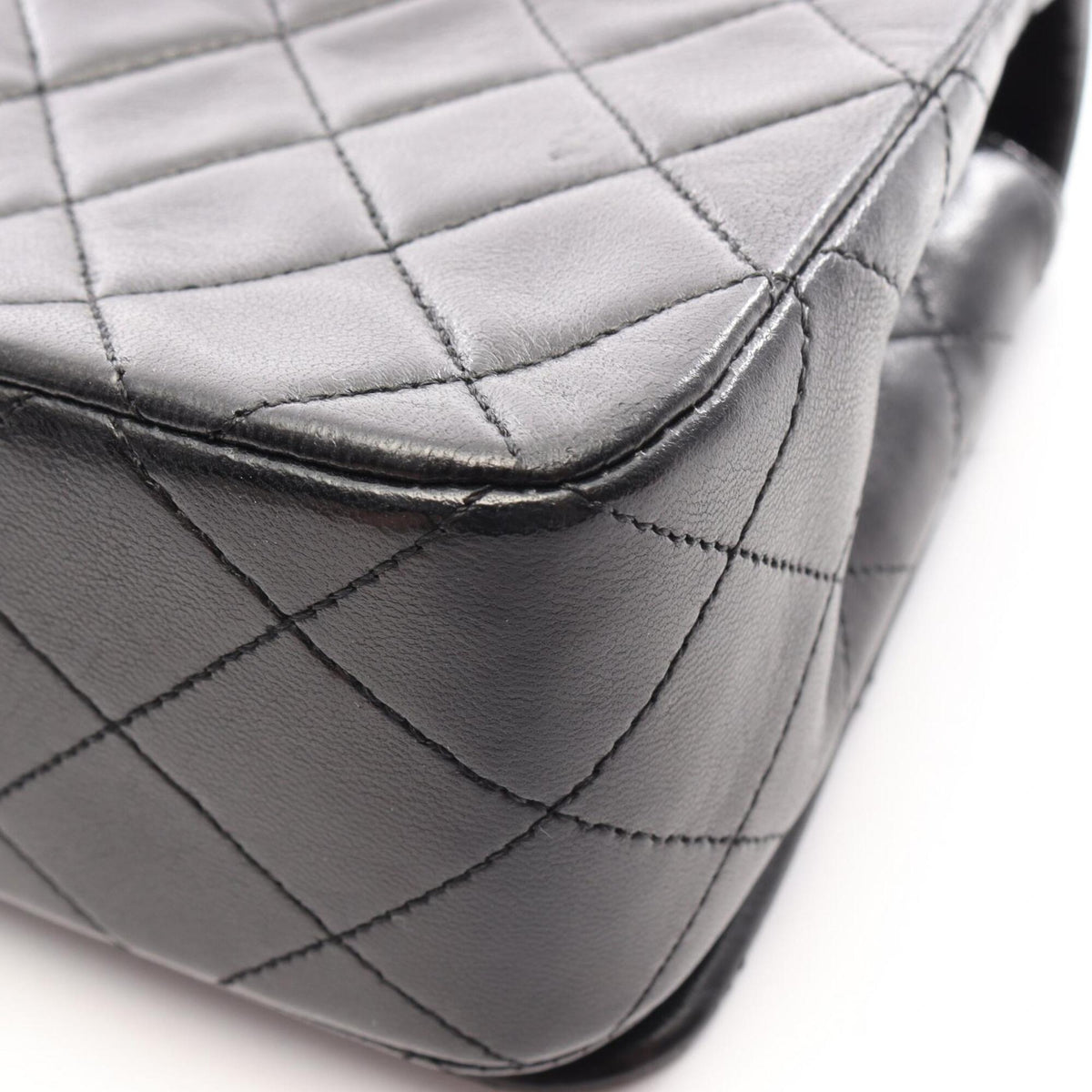 Chanel Black Leather Shoulder Bag (Pre-Owned)
