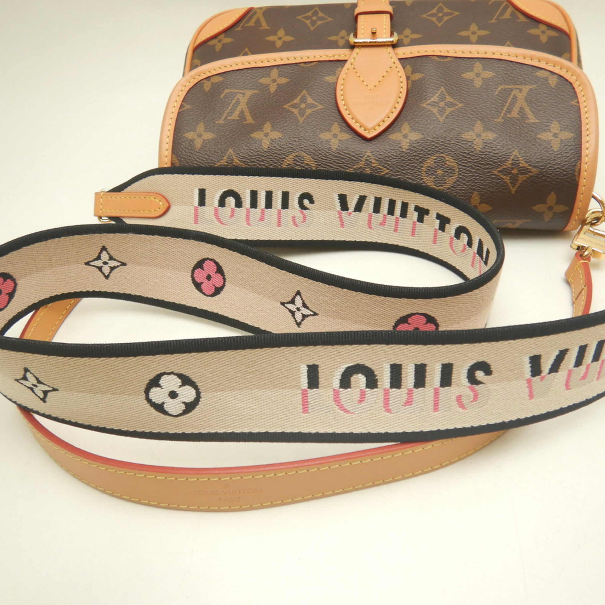 Louis Vuitton Brown Monogram Canvas Shoulder Bag (Pre-Owned)