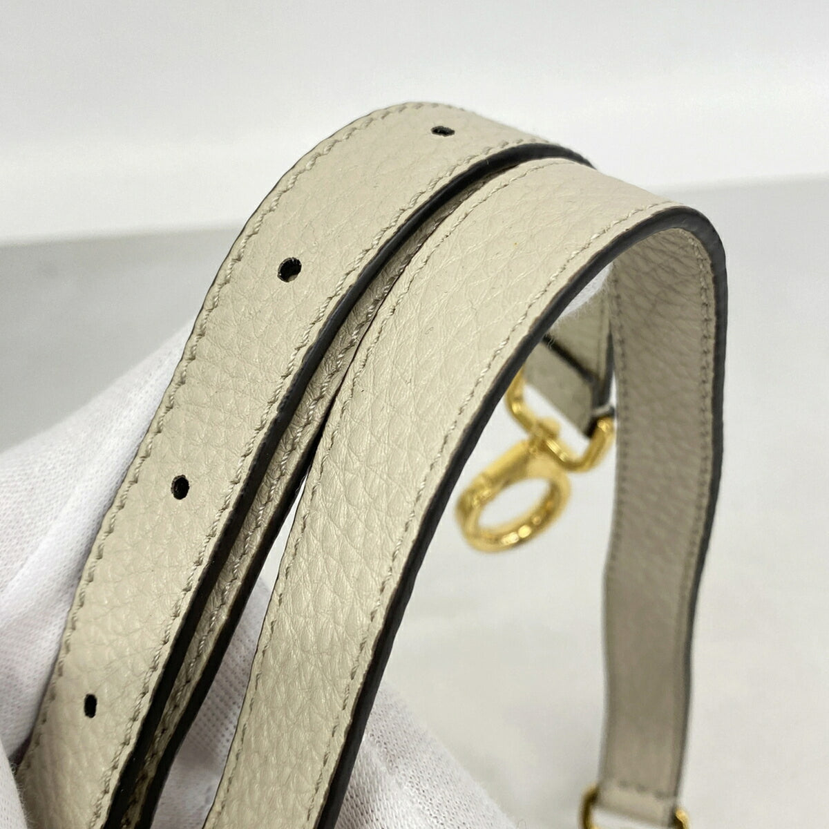Fendi Beige Leather Handbag (Pre-Owned)