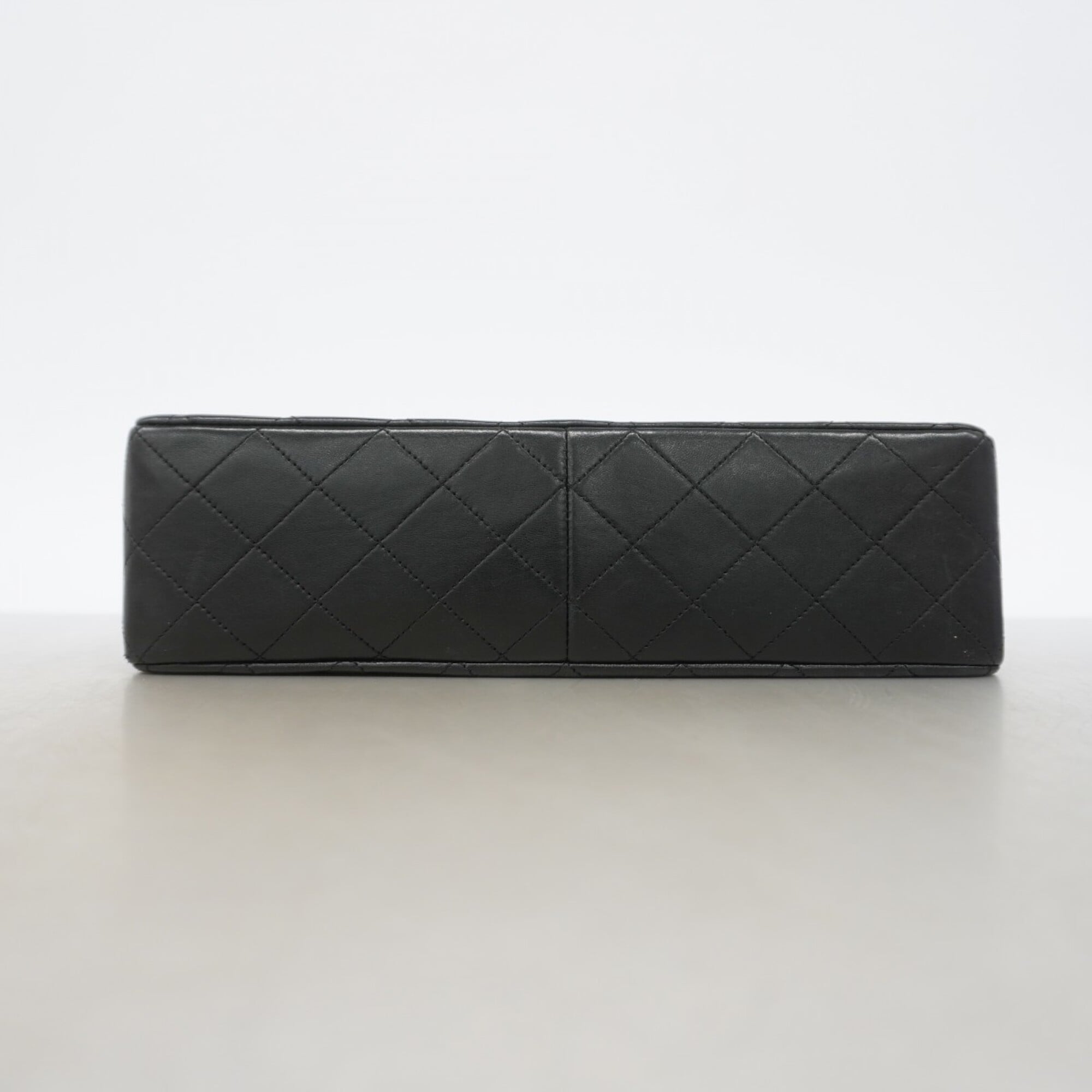 Chanel Black Leather Shoulder Bag (Pre-Owned)