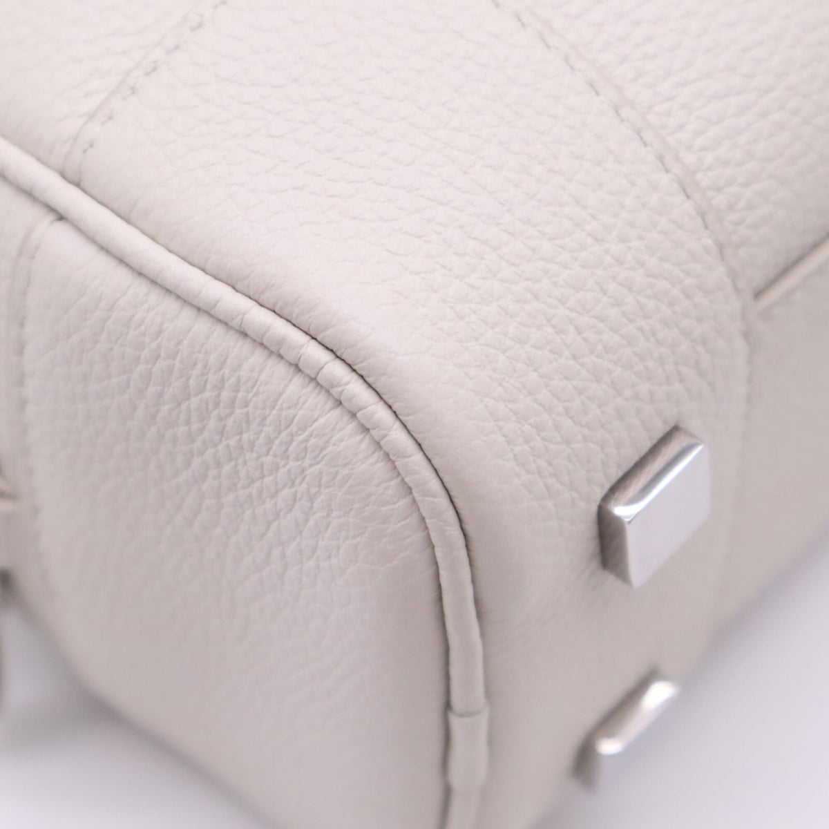 Loewe Amazona White Leather Handbag Shoulder Bag (Pre-Owned)