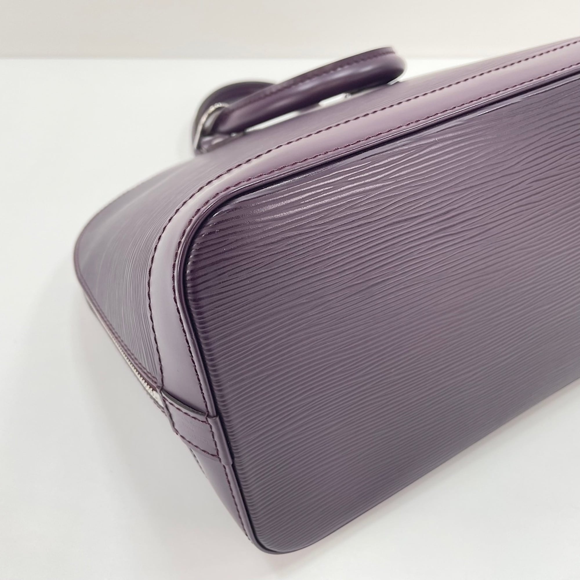 Louis Vuitton Purple Handbag (Pre-Owned)