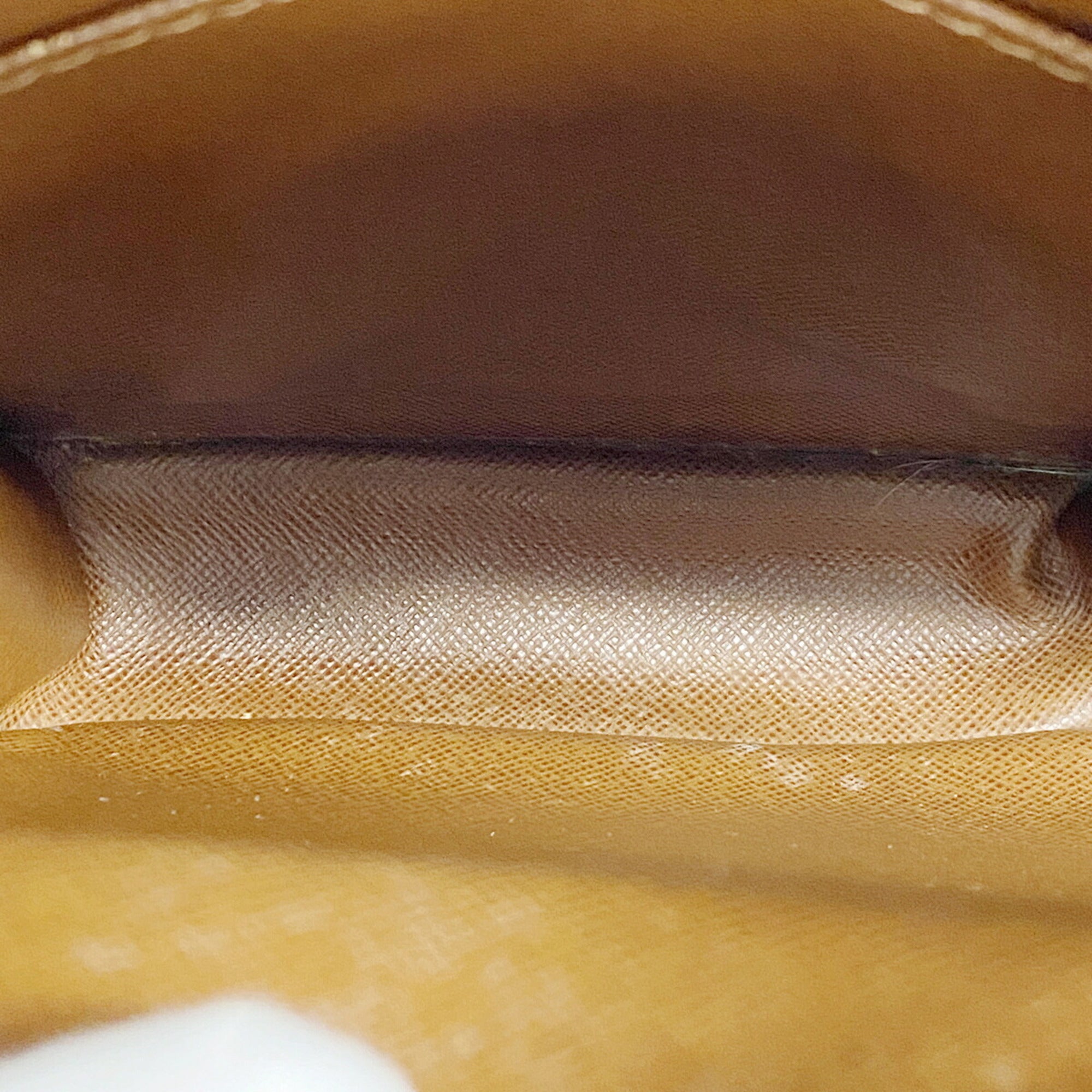 Louis Vuitton Brown Shoulder Bag (Pre-Owned)