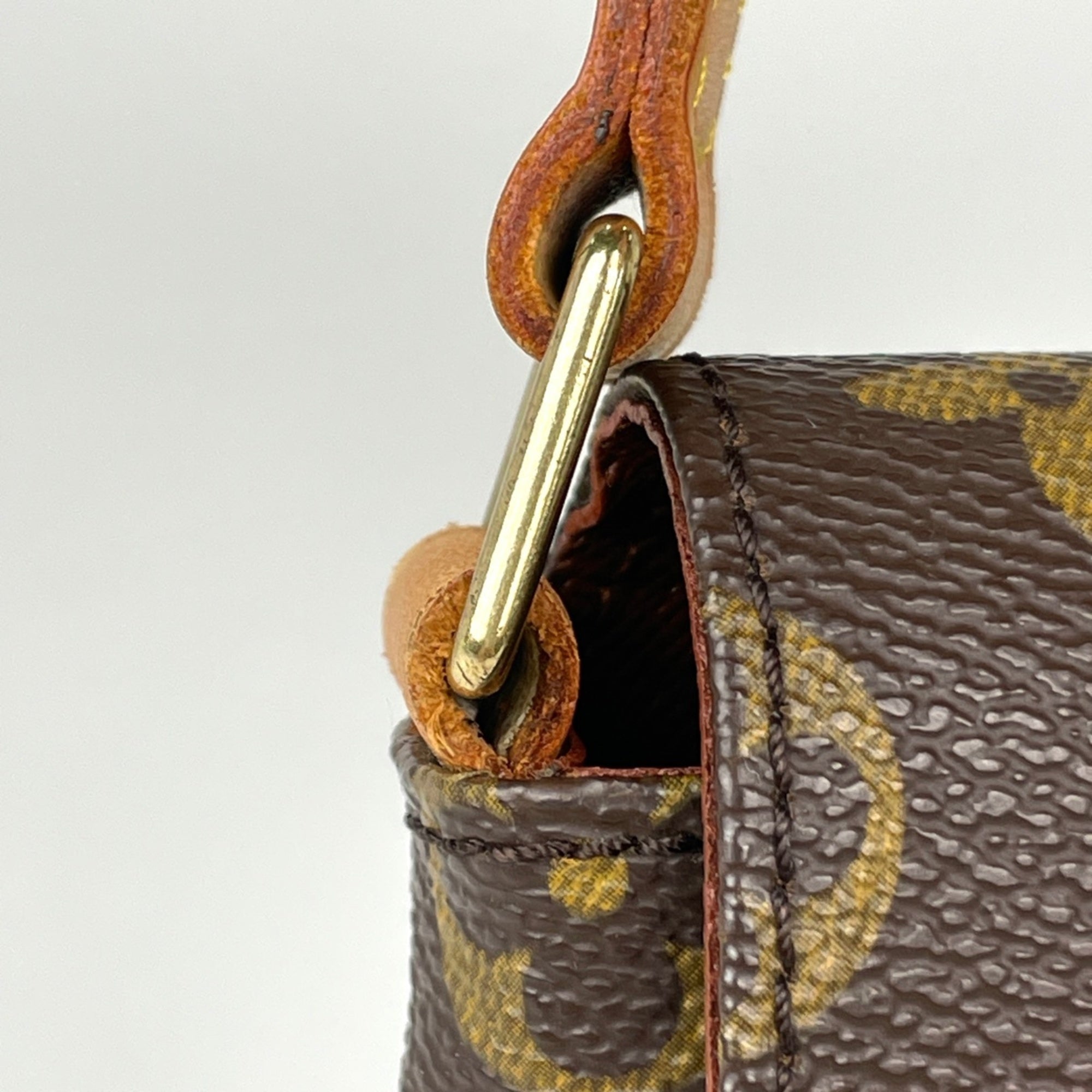 Louis Vuitton Brown Monogram Monogram Shoulder Bag (Pre-Owned)