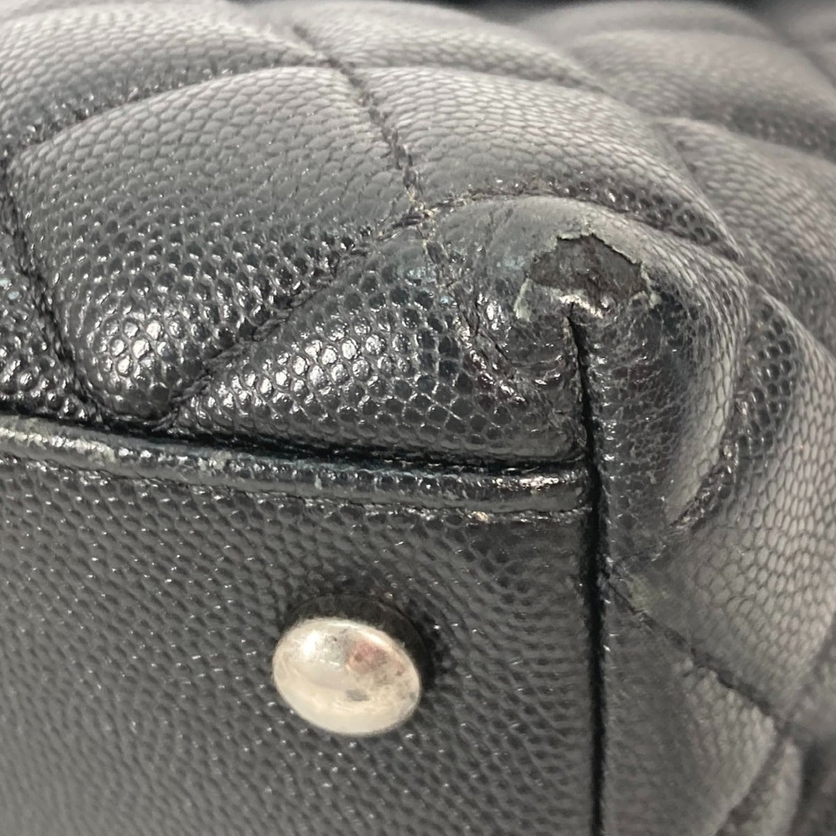 Chanel Black Leather Handbag (Pre-Owned)