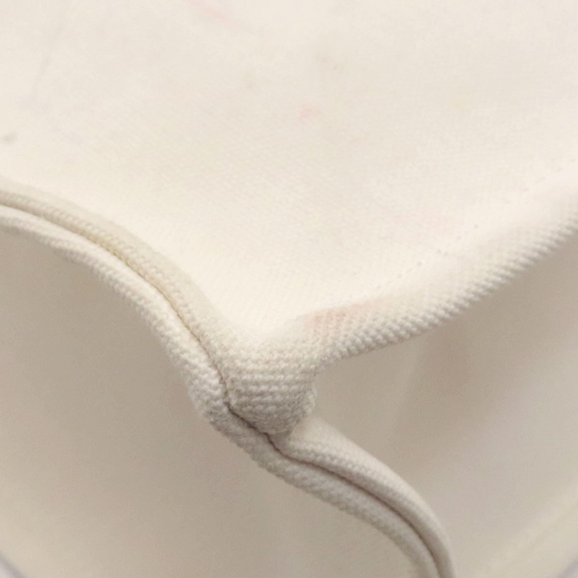 Chanel White Canvas Tote Bag (Pre-Owned)