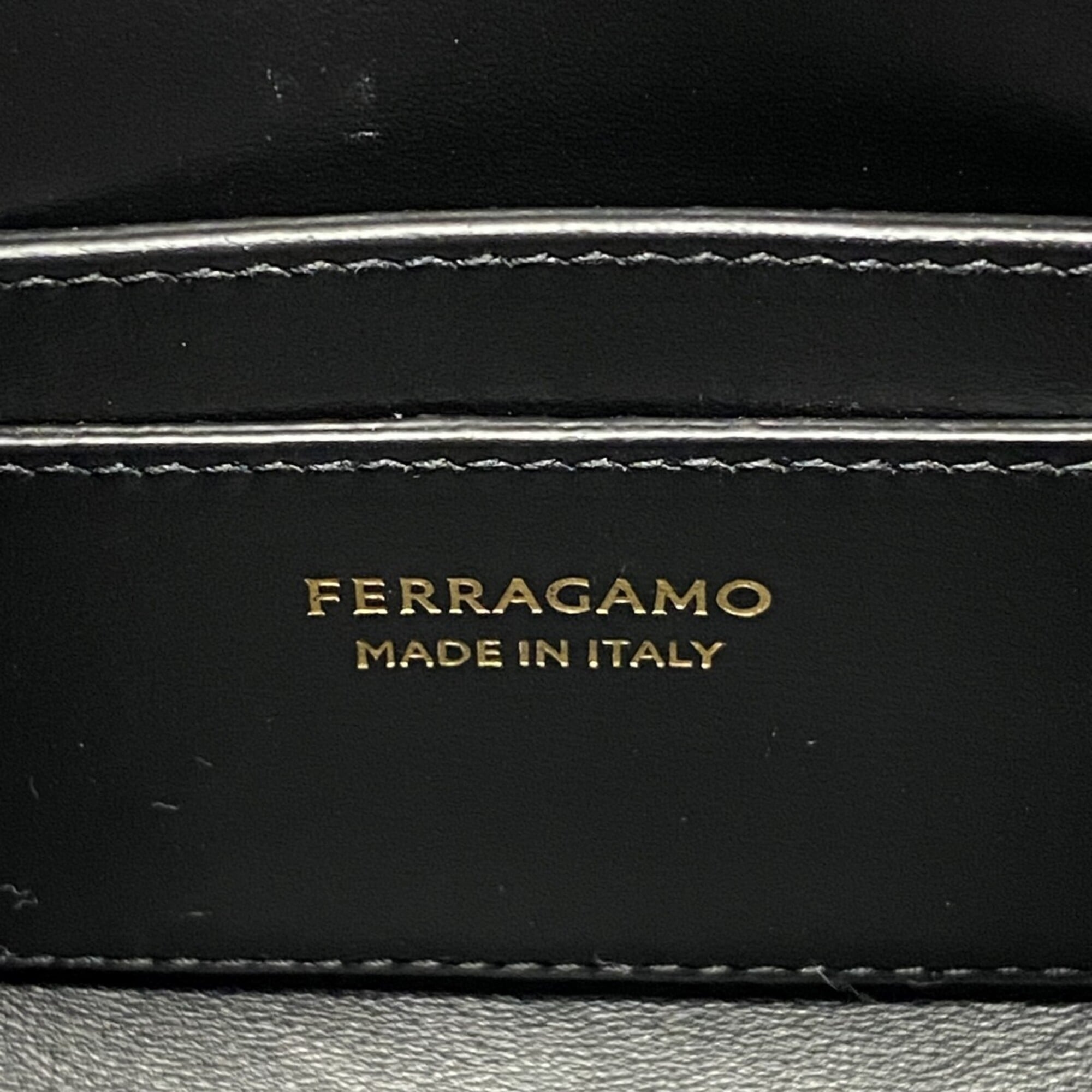 Salvatore Ferragamo Black Leather Handbag (Pre-Owned)