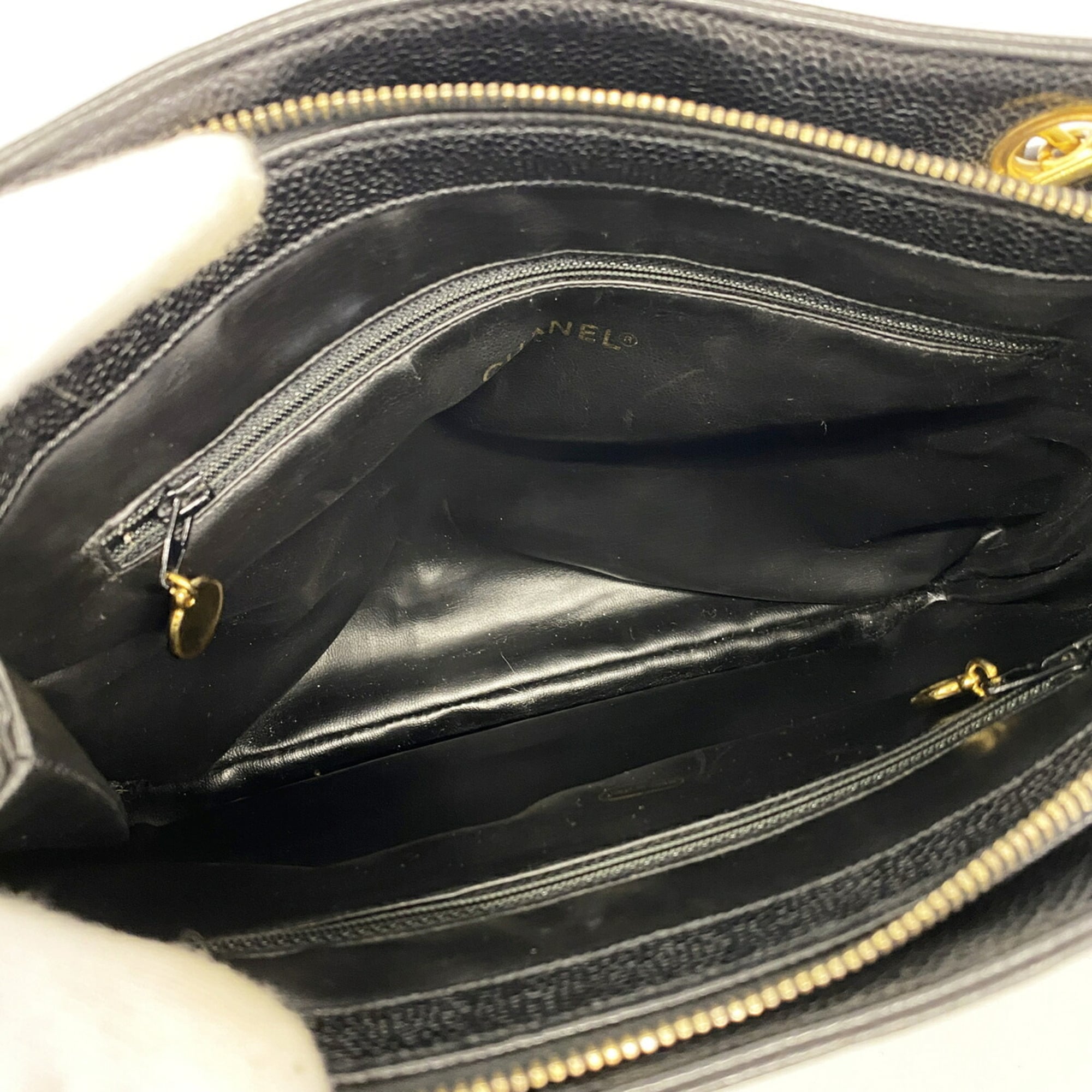Chanel Black Grained Calfskin Shoulder Bag (Pre-Owned)