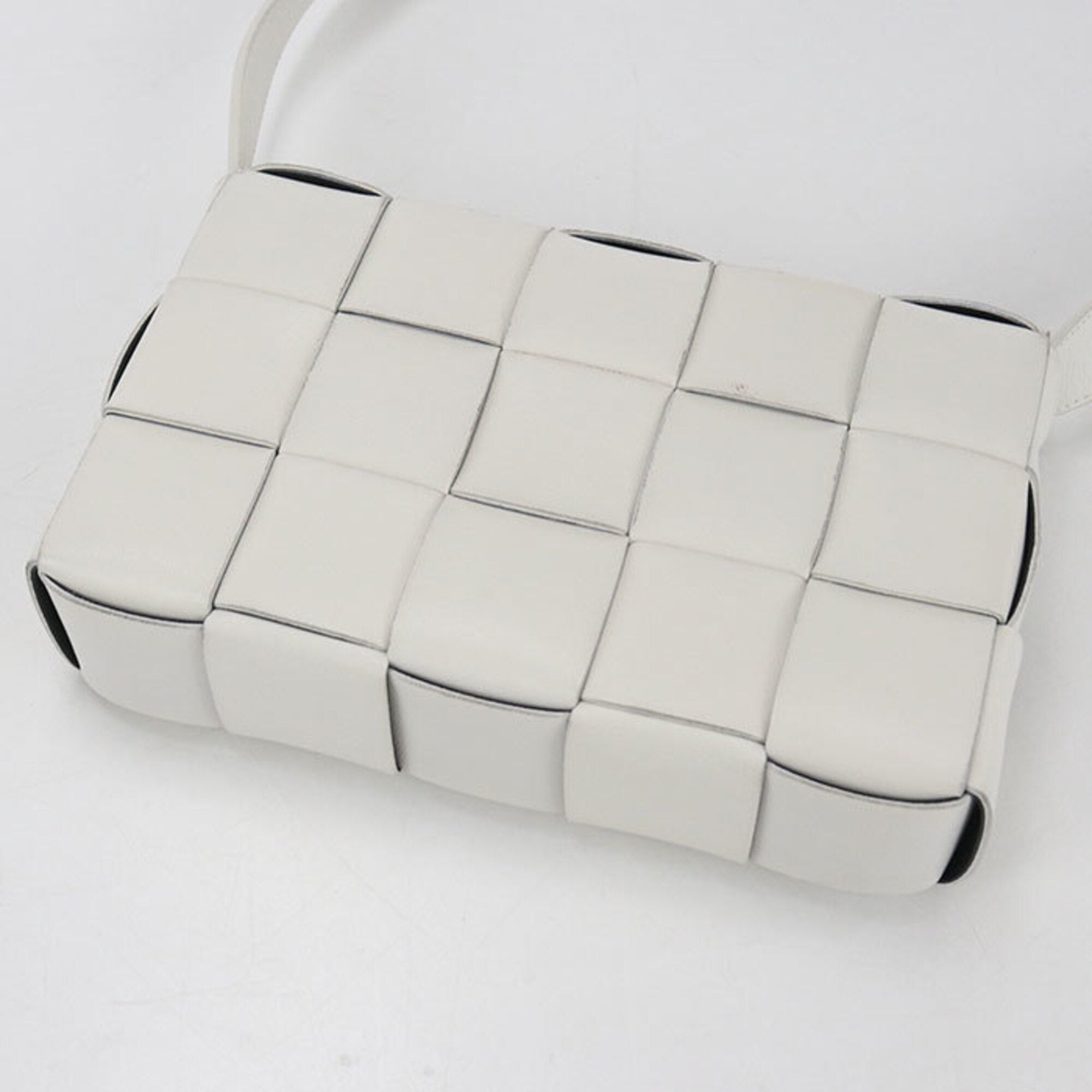 Bottega Veneta White Leather Shoulder Bag (Pre-Owned)